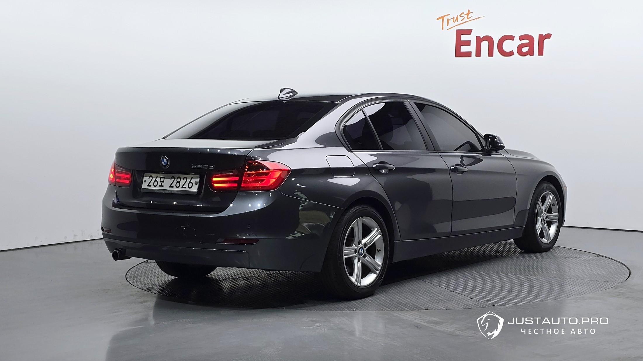 Автомобиль BMW 3-Series
