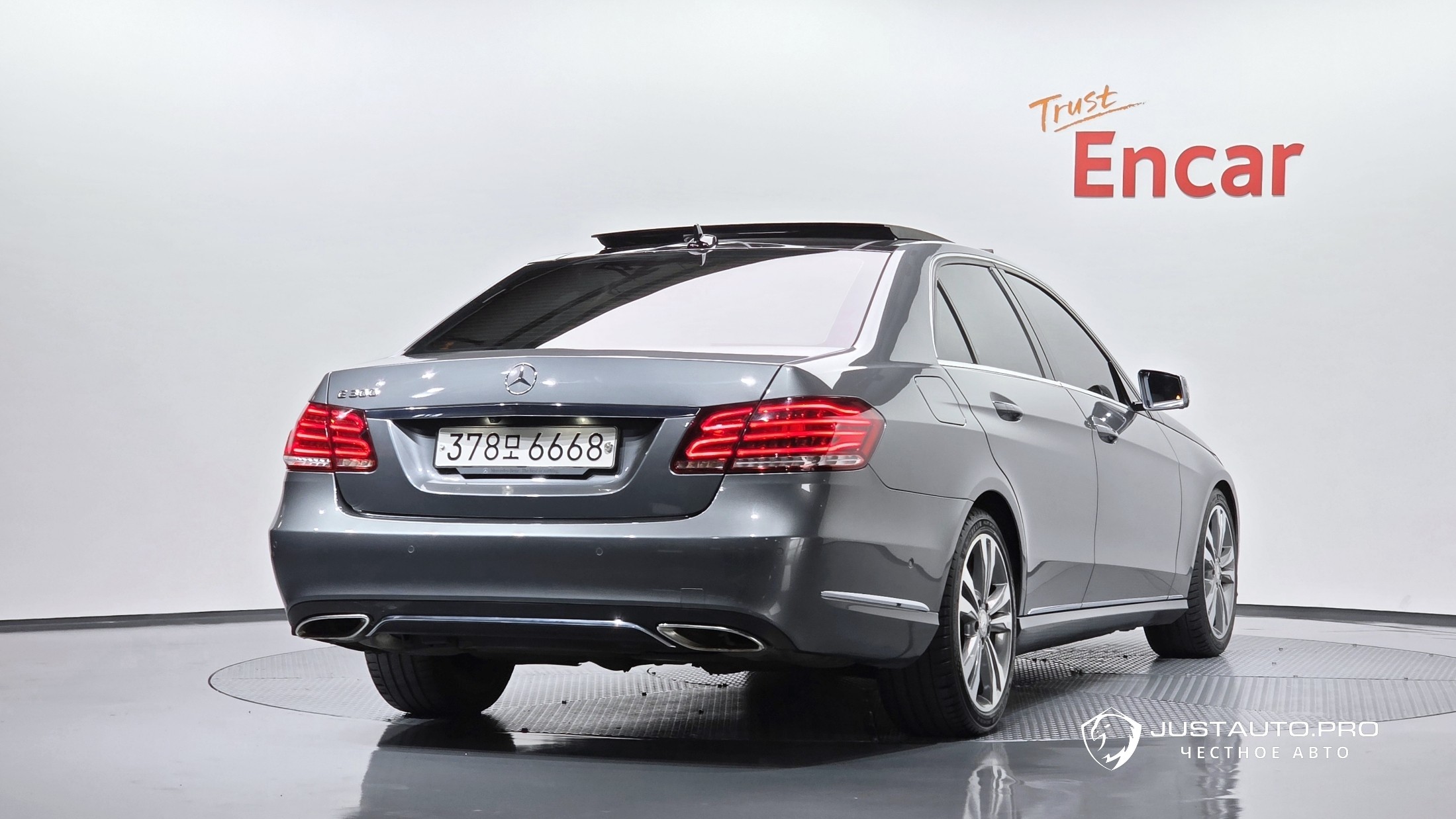 Автомобиль Mercedes-Benz E-Class