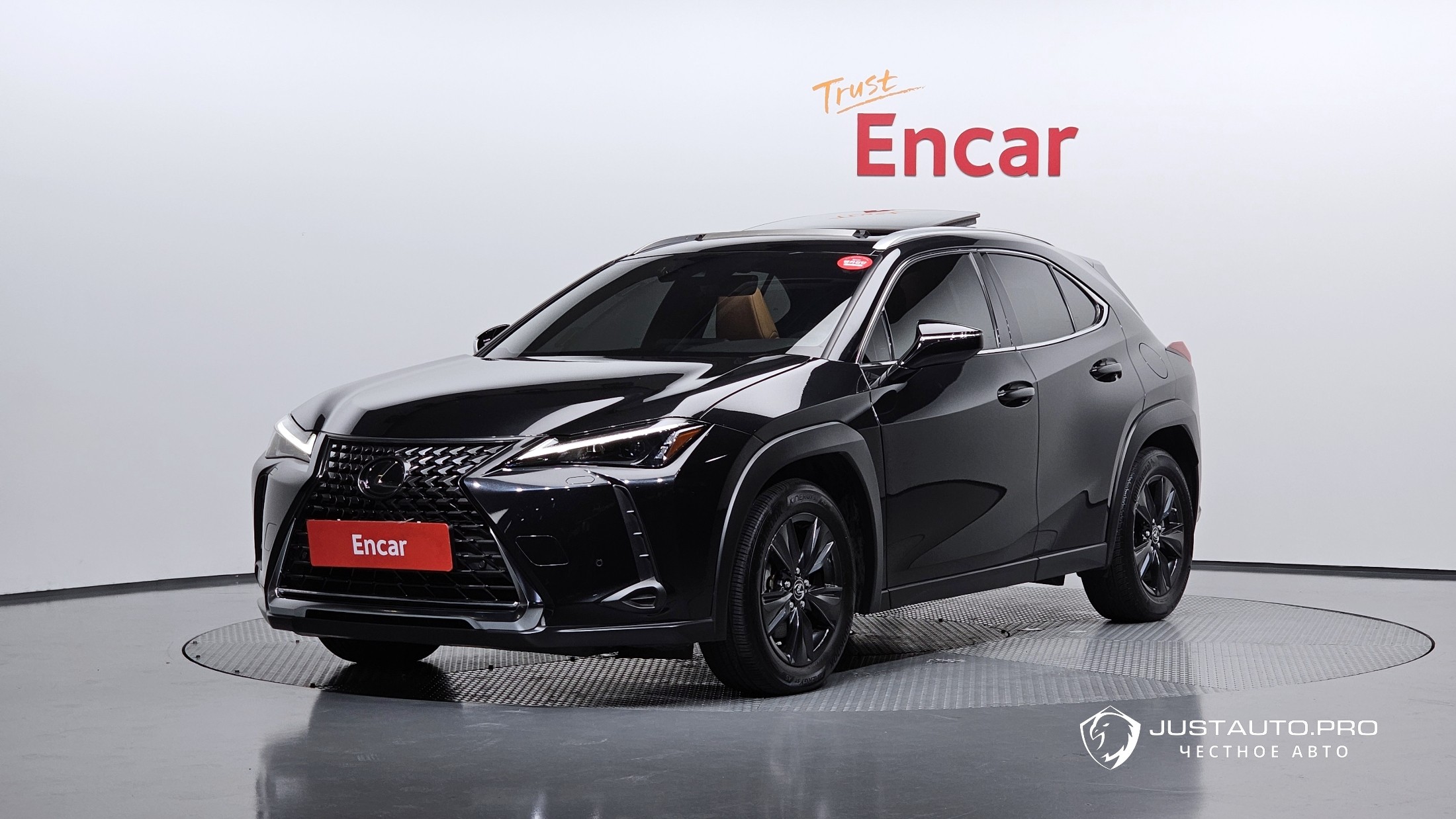 Автомобиль Lexus UX
