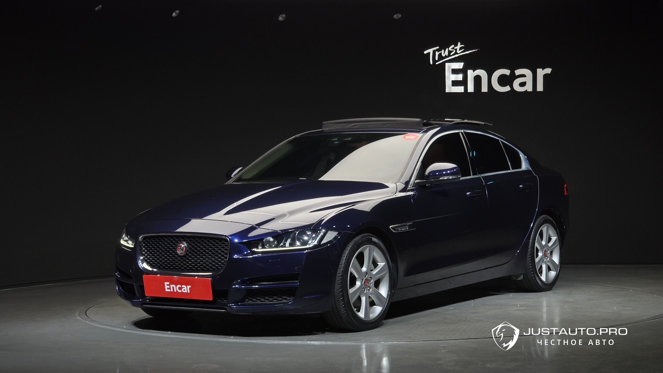 Автомобиль Jaguar XE