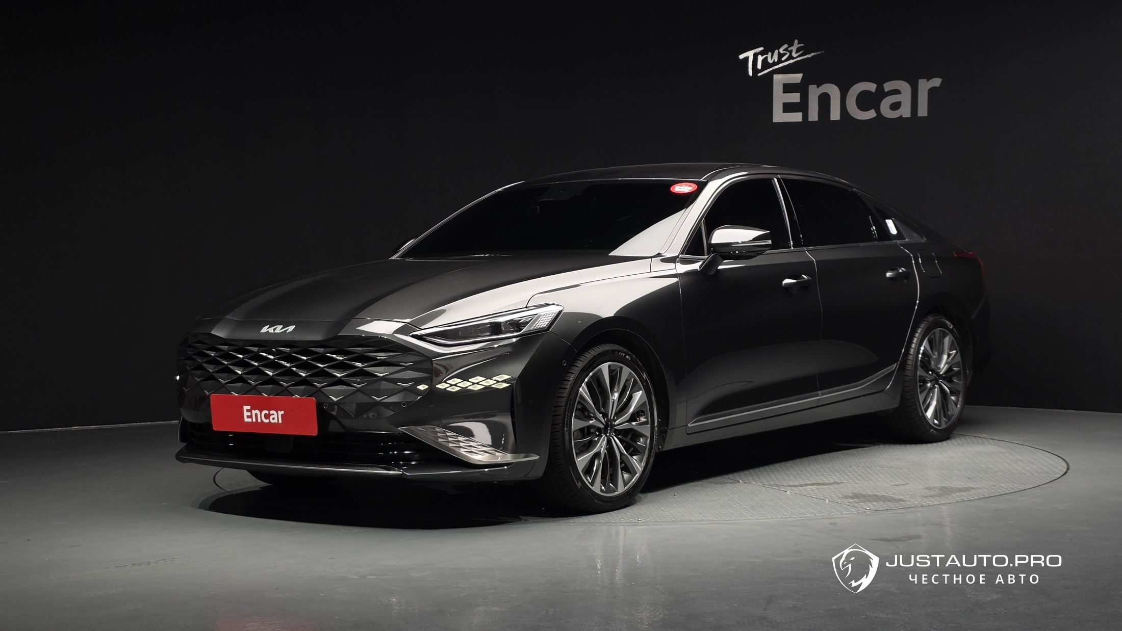 Автомобиль Kia K8