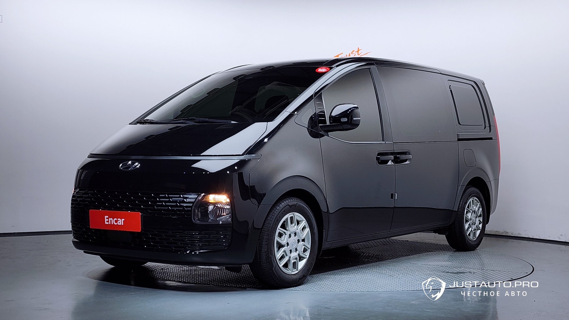 Автомобиль Hyundai Staria