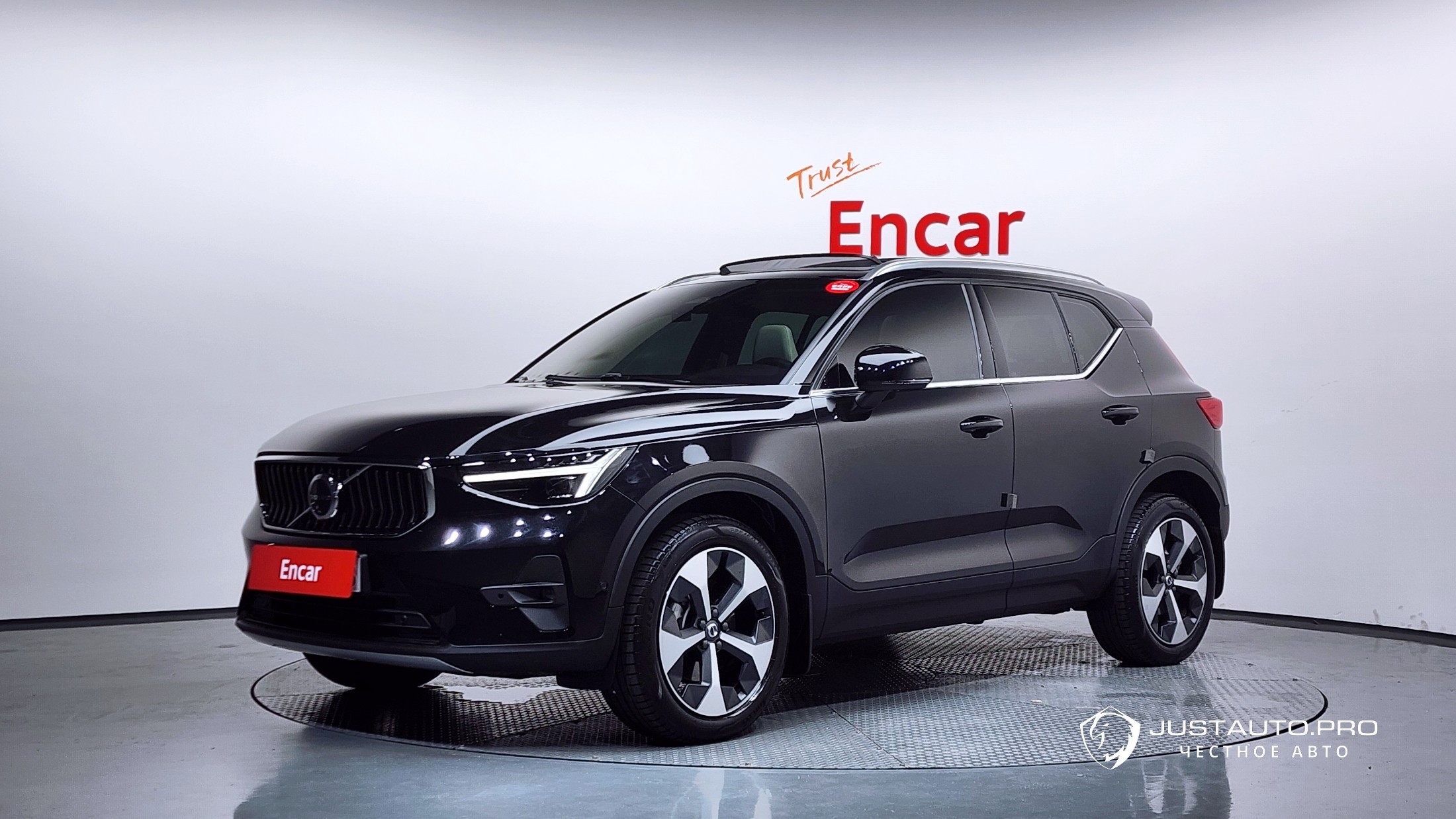 Автомобиль Volvo XC40