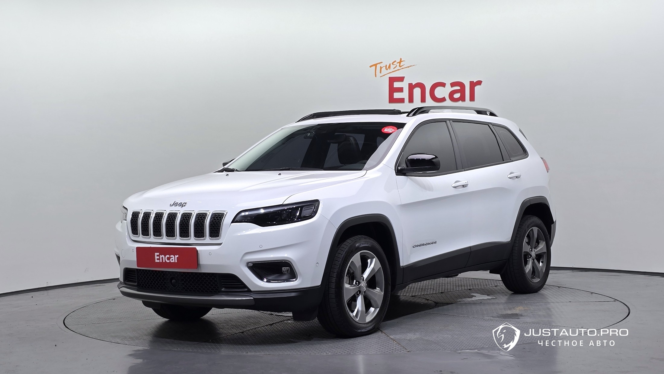 Автомобиль Jeep Cherokee