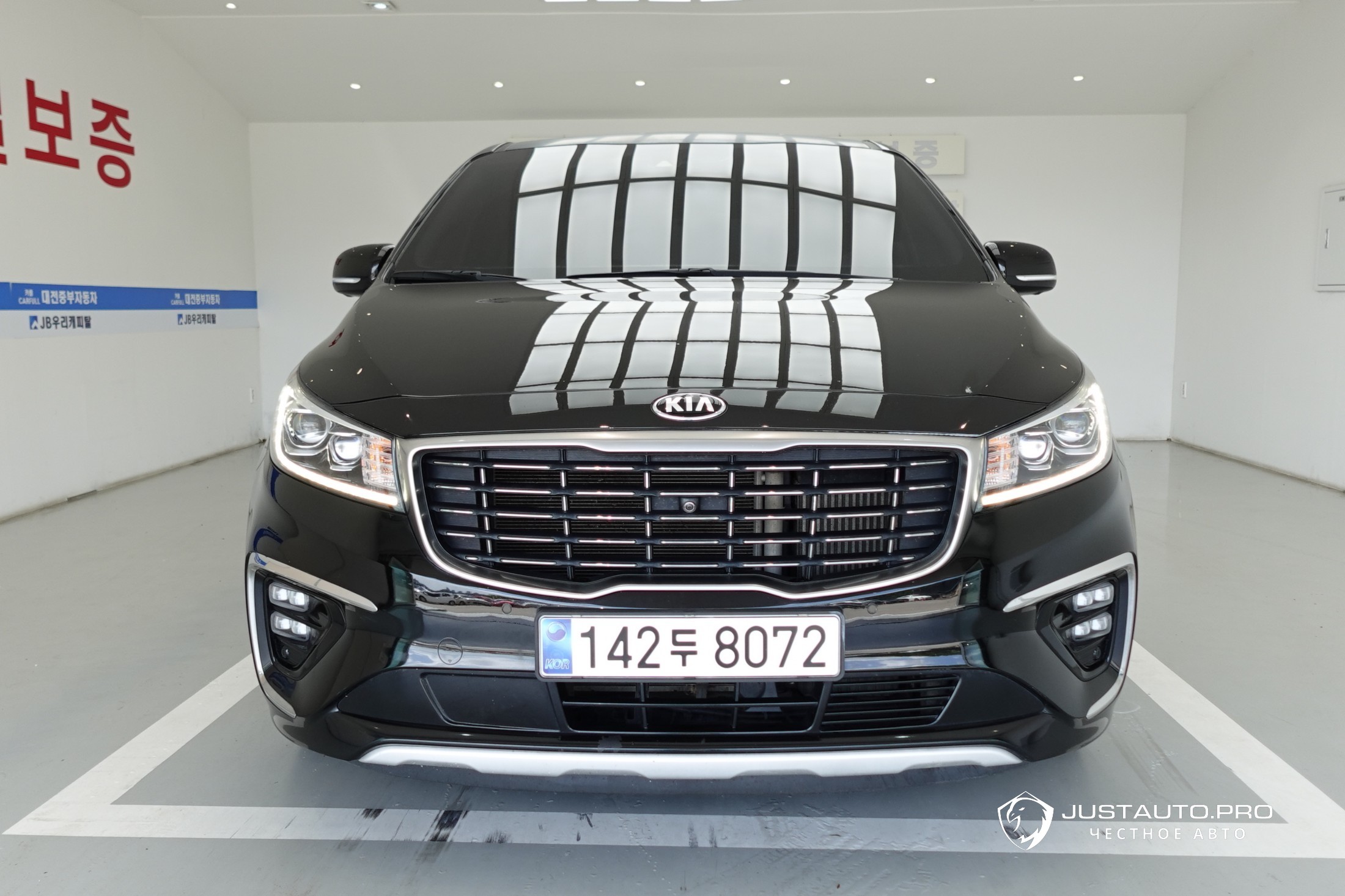 Автомобиль Kia Canival