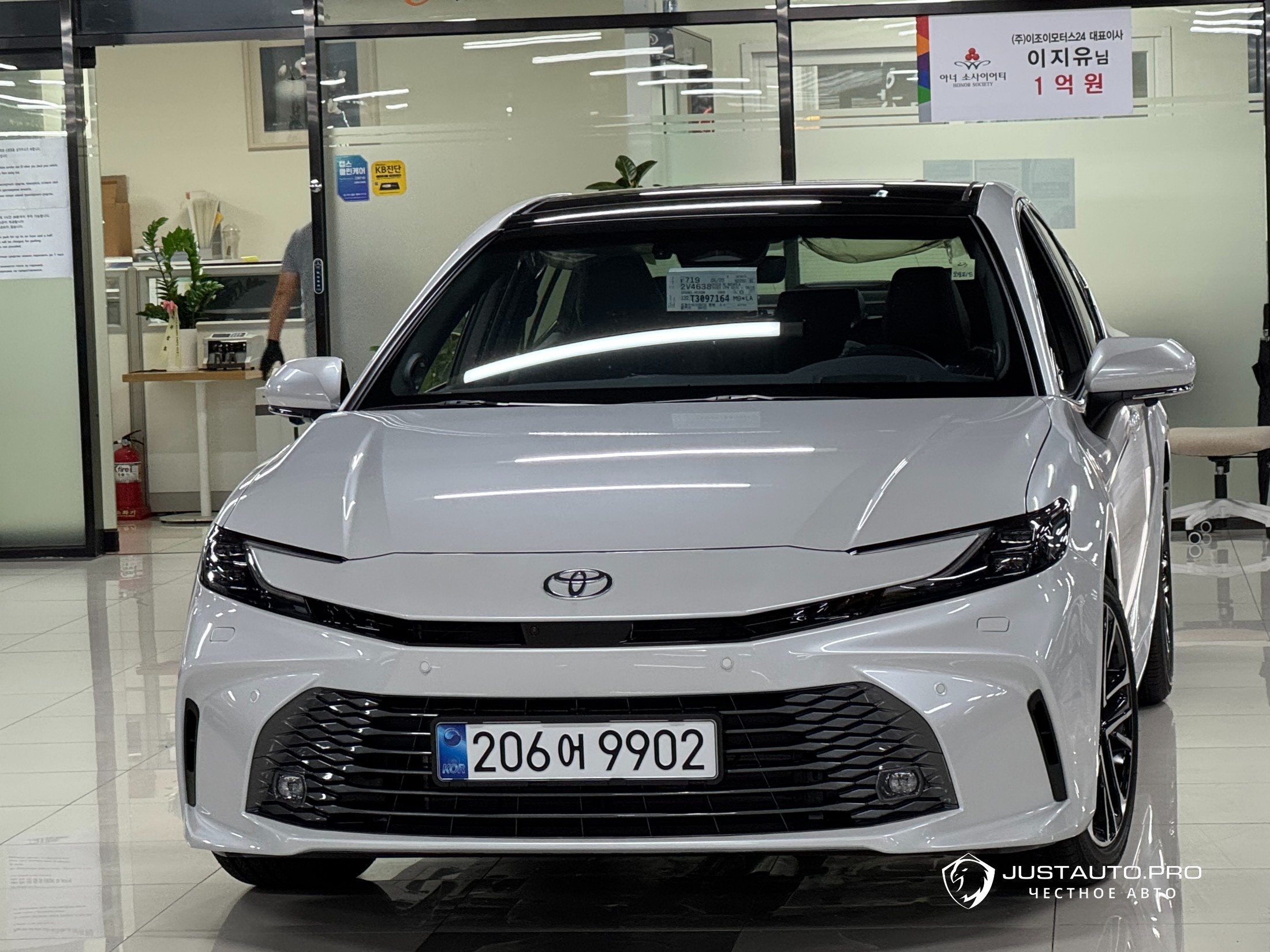 Автомобиль Toyota Camry