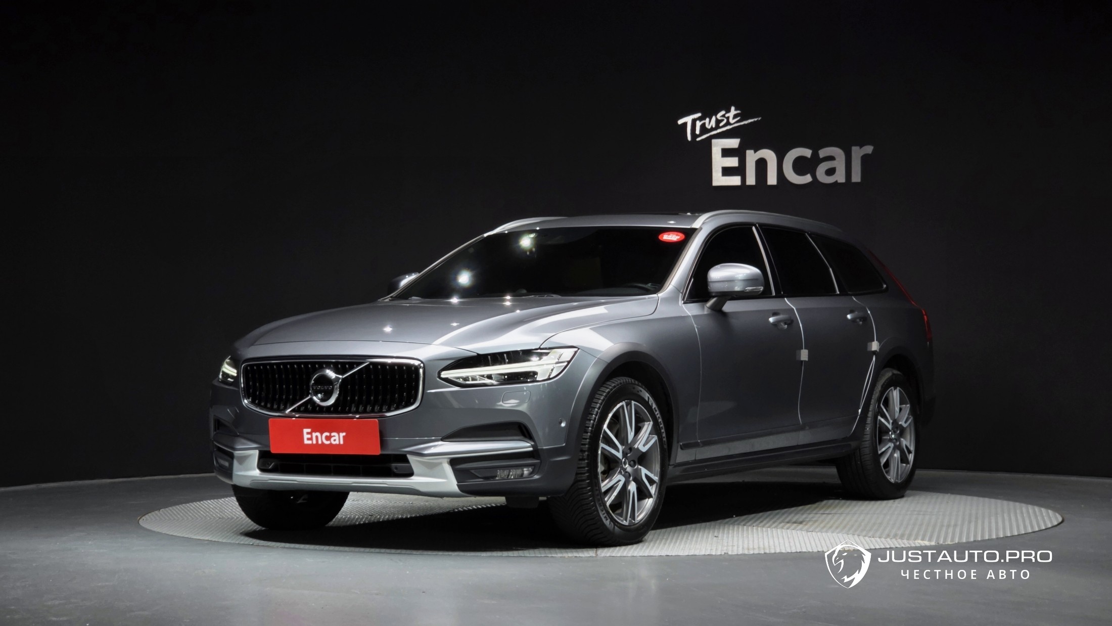 Автомобиль Volvo V90