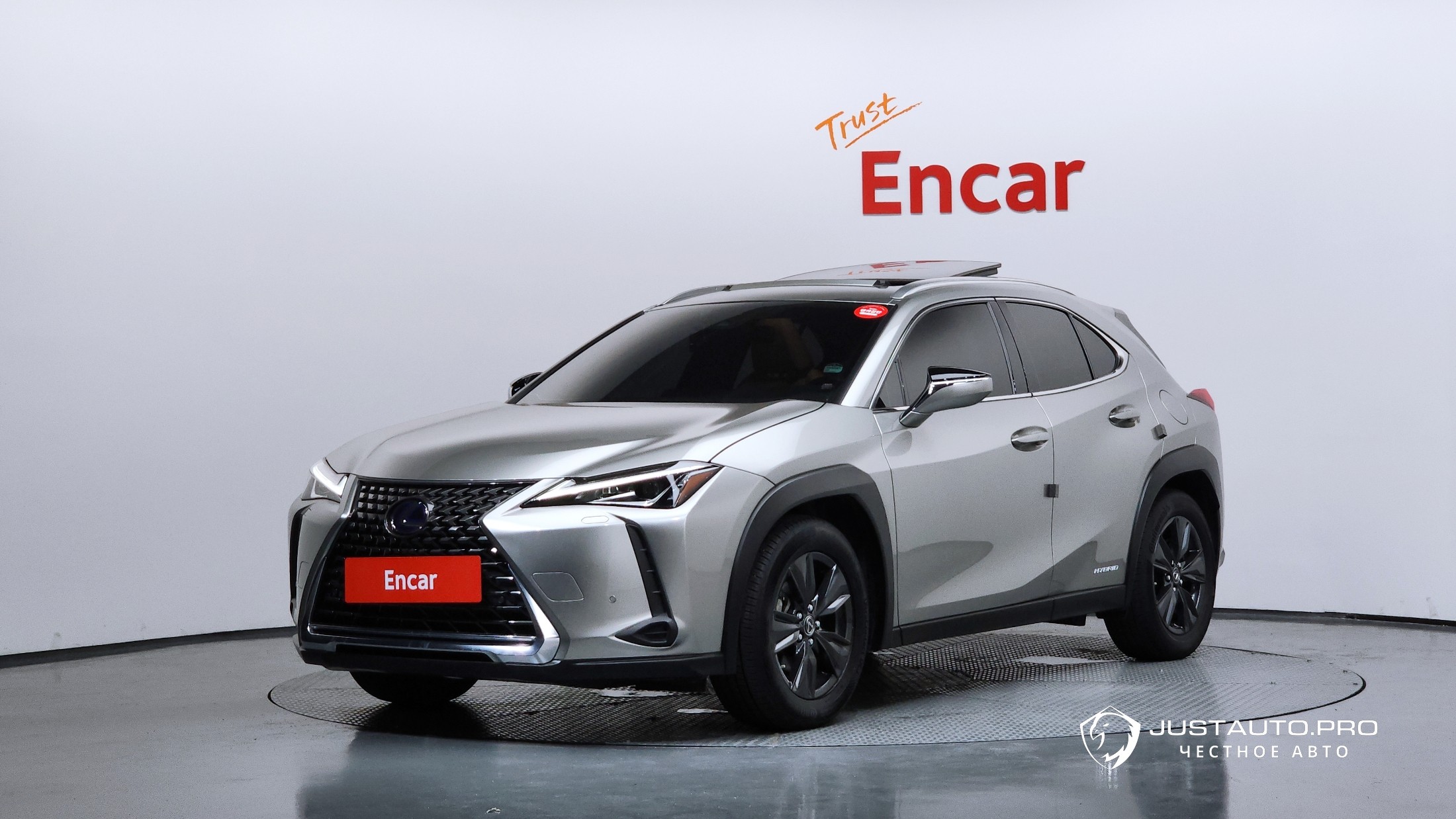 Автомобиль Lexus UX
