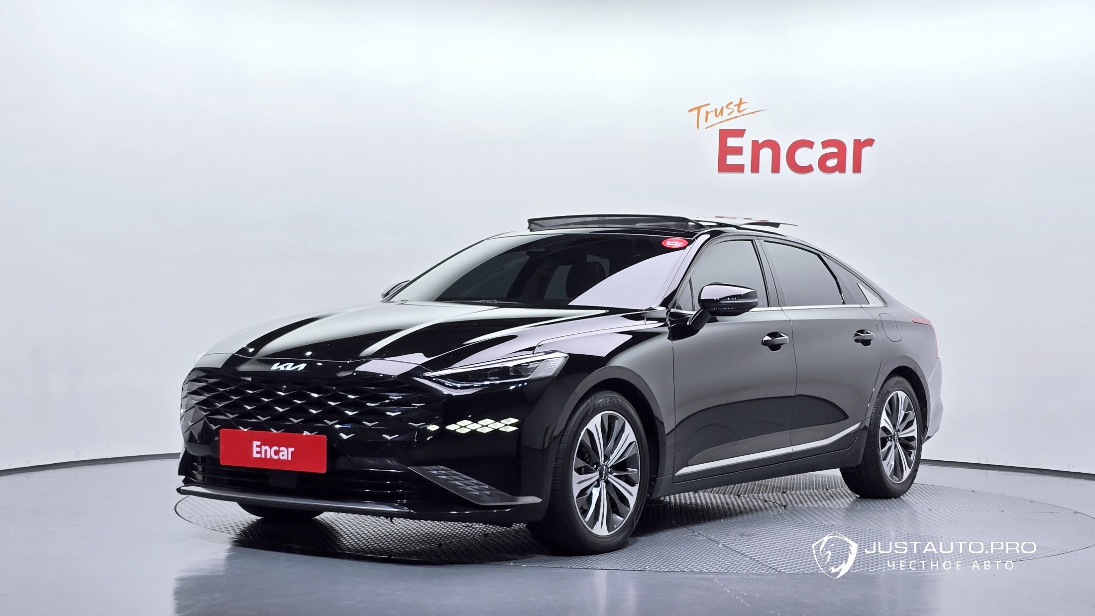 Автомобиль Kia K8