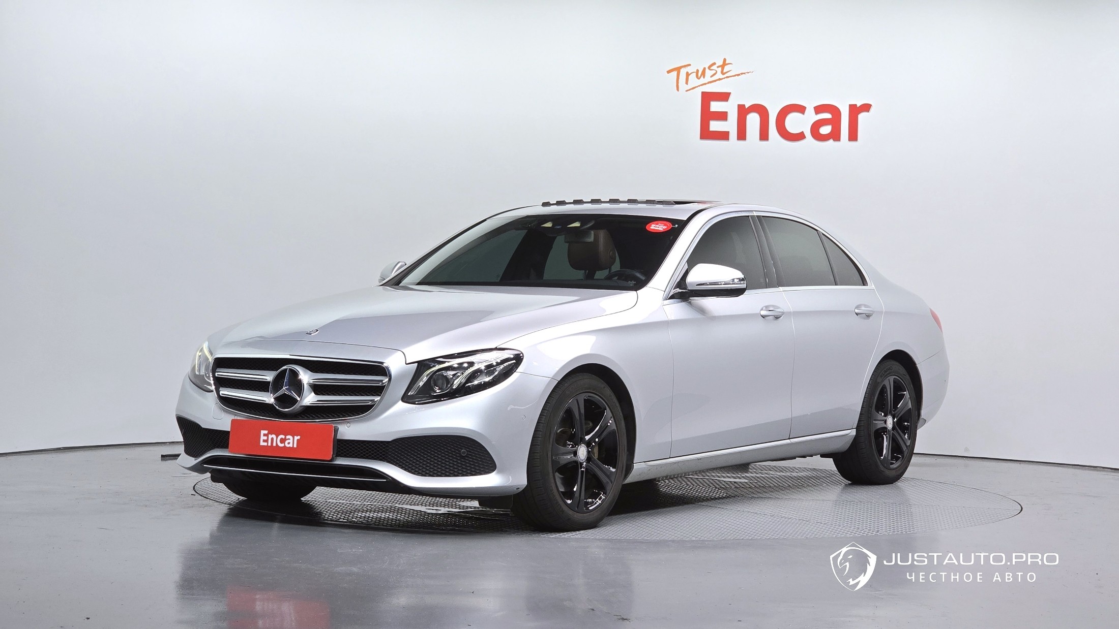 Автомобиль Mercedes-Benz E-Class