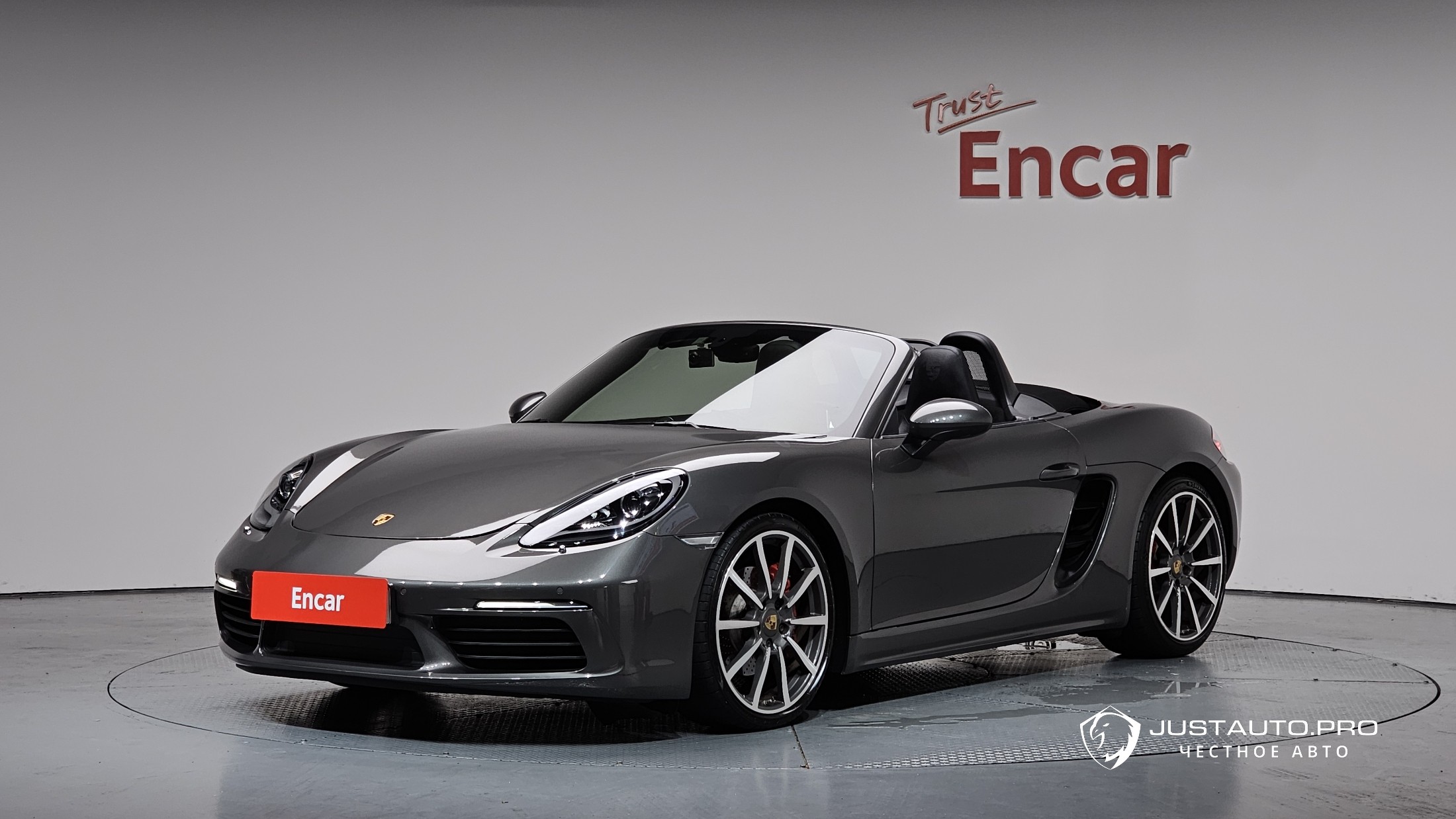 Автомобиль Porsche 718