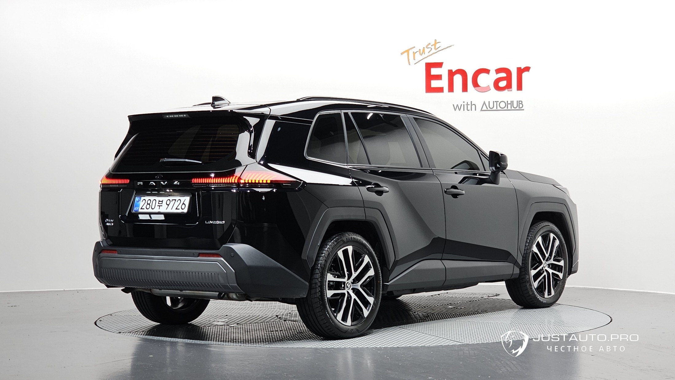 Автомобиль Toyota RAV4