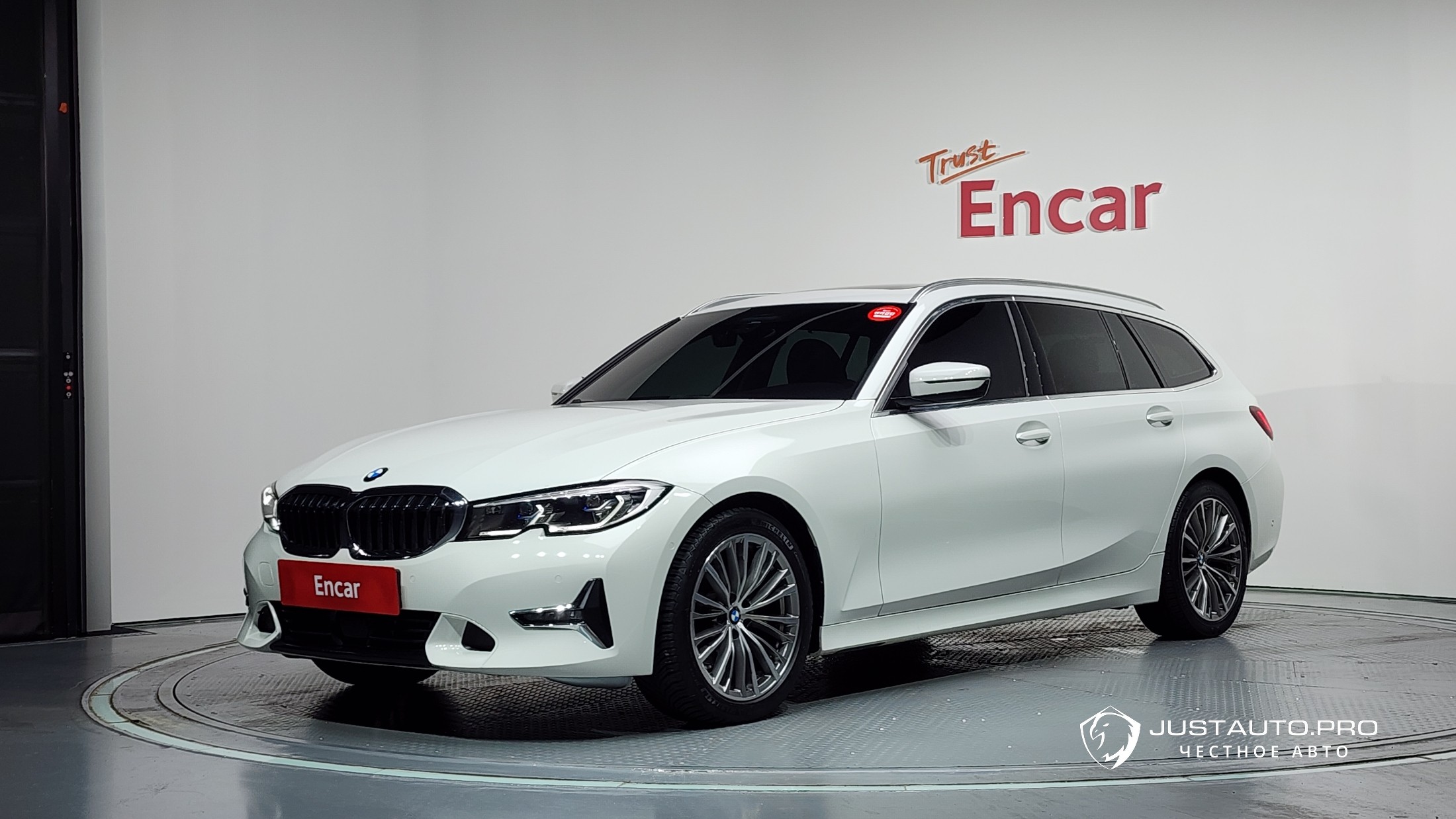 Автомобиль BMW 3-Series
