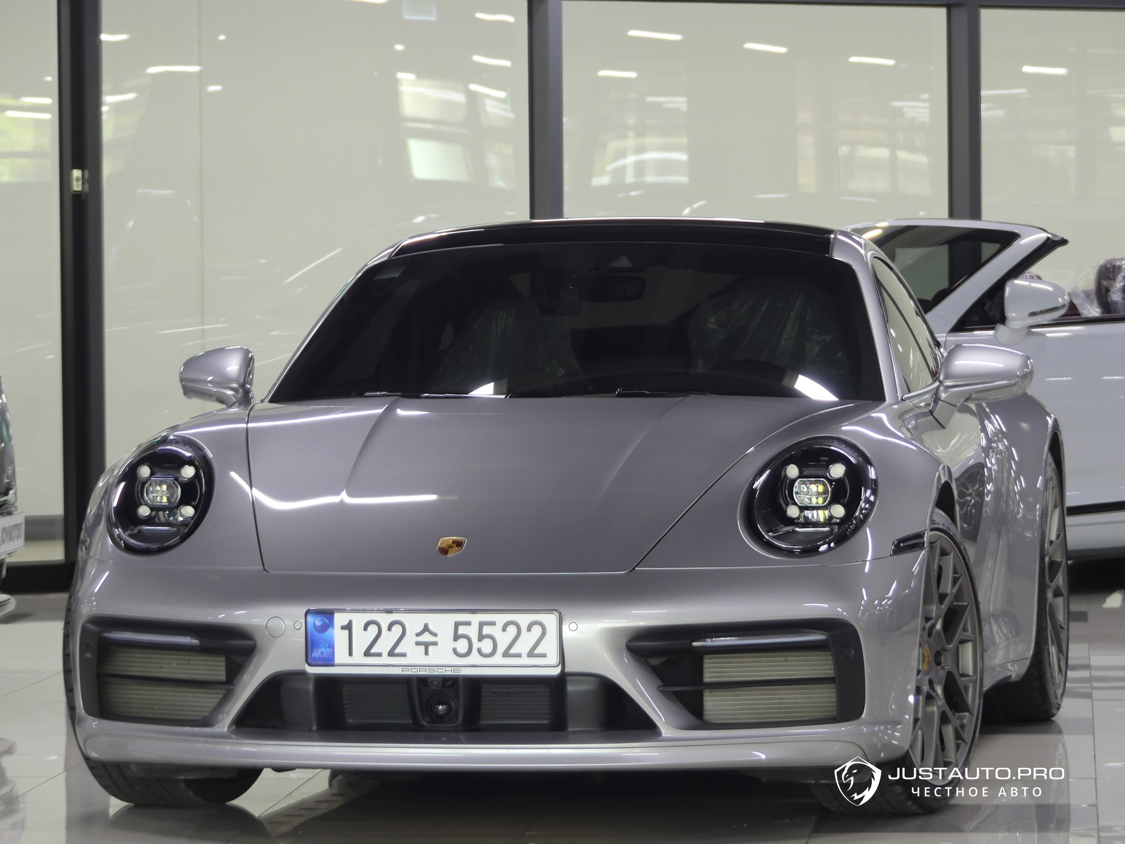 Автомобиль Porsche 911