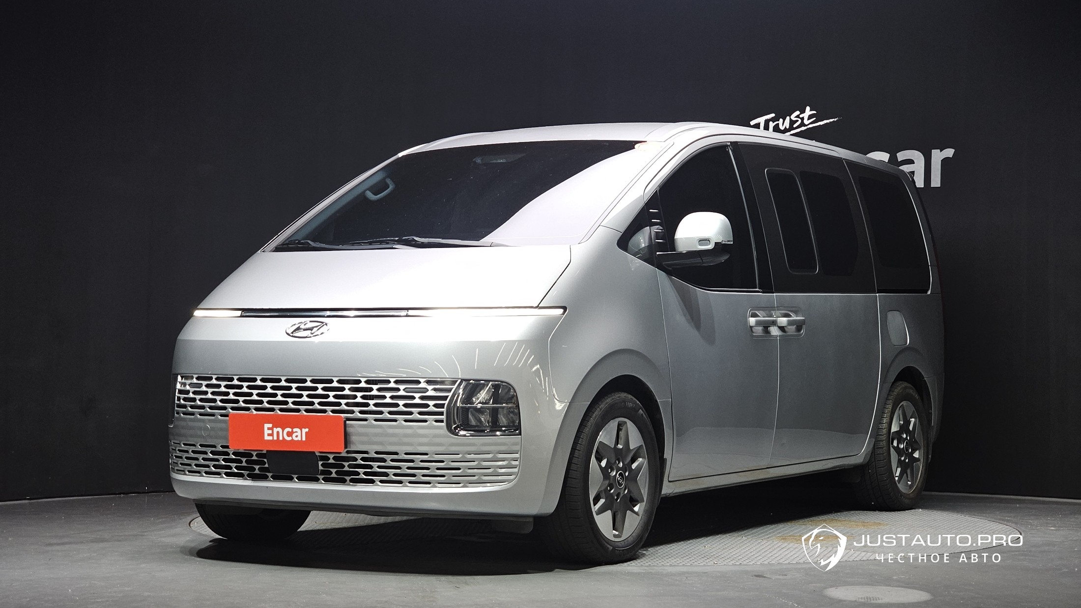Автомобиль Hyundai Staria