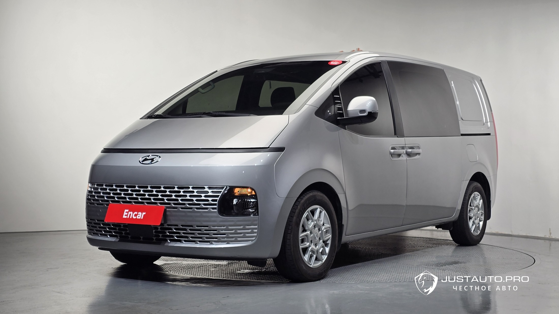 Автомобиль Hyundai Staria