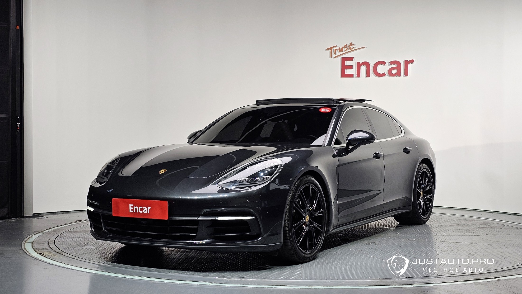 Автомобиль Porsche Panamera