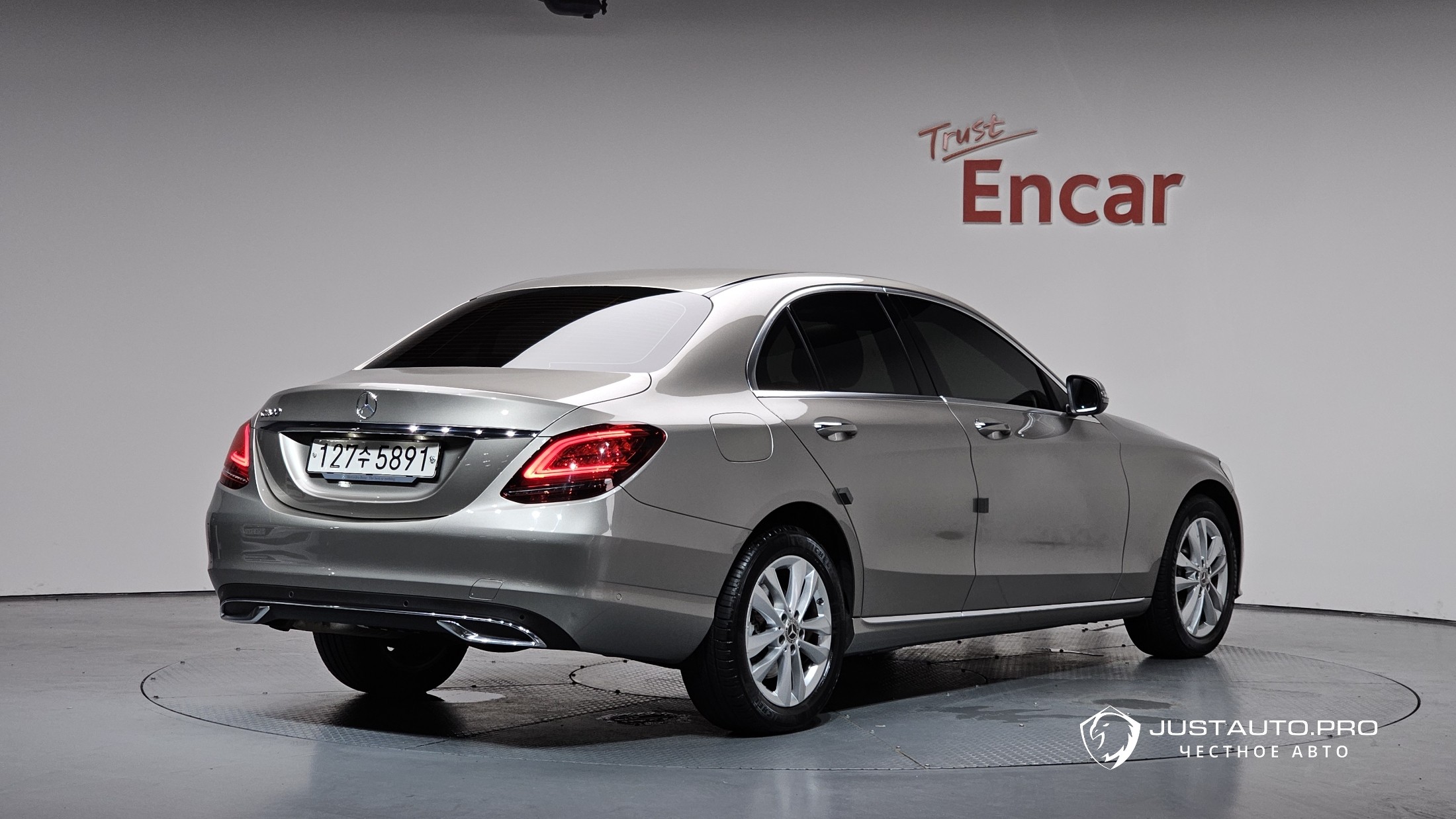 Автомобиль Mercedes-Benz C-Class