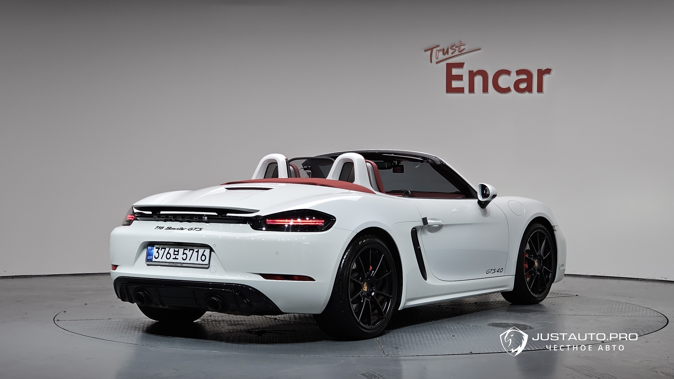 Автомобиль Porsche 718