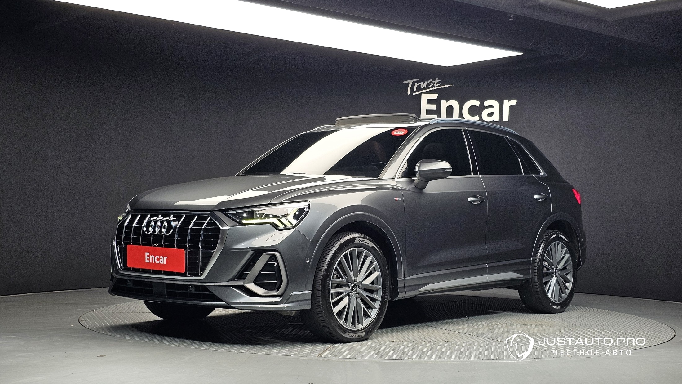 Автомобиль Audi Q3