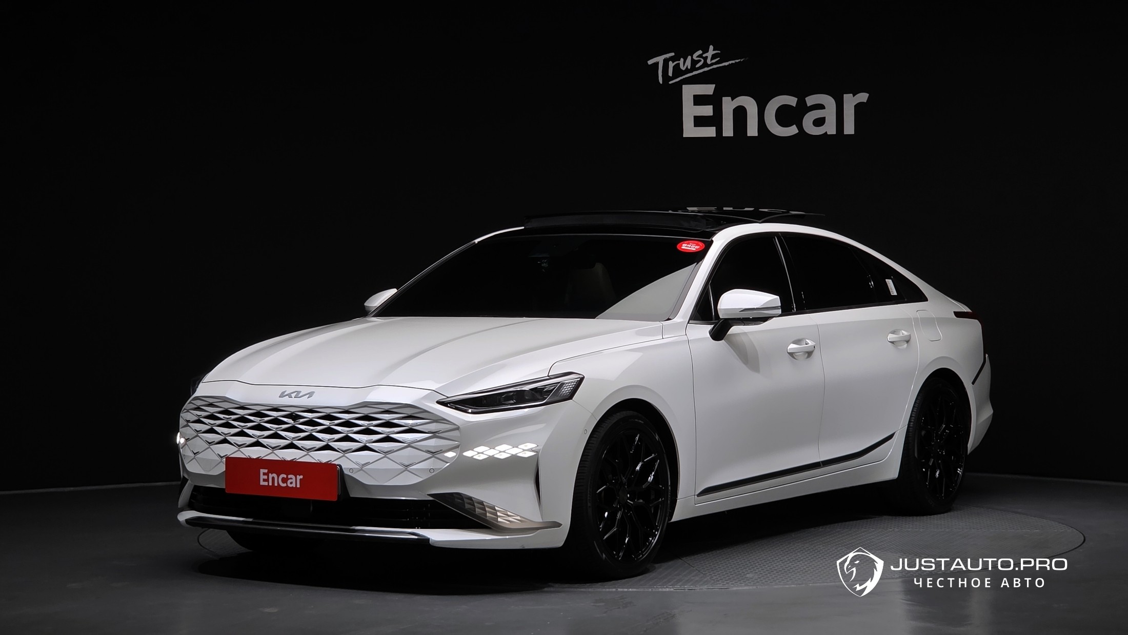 Автомобиль Kia K8