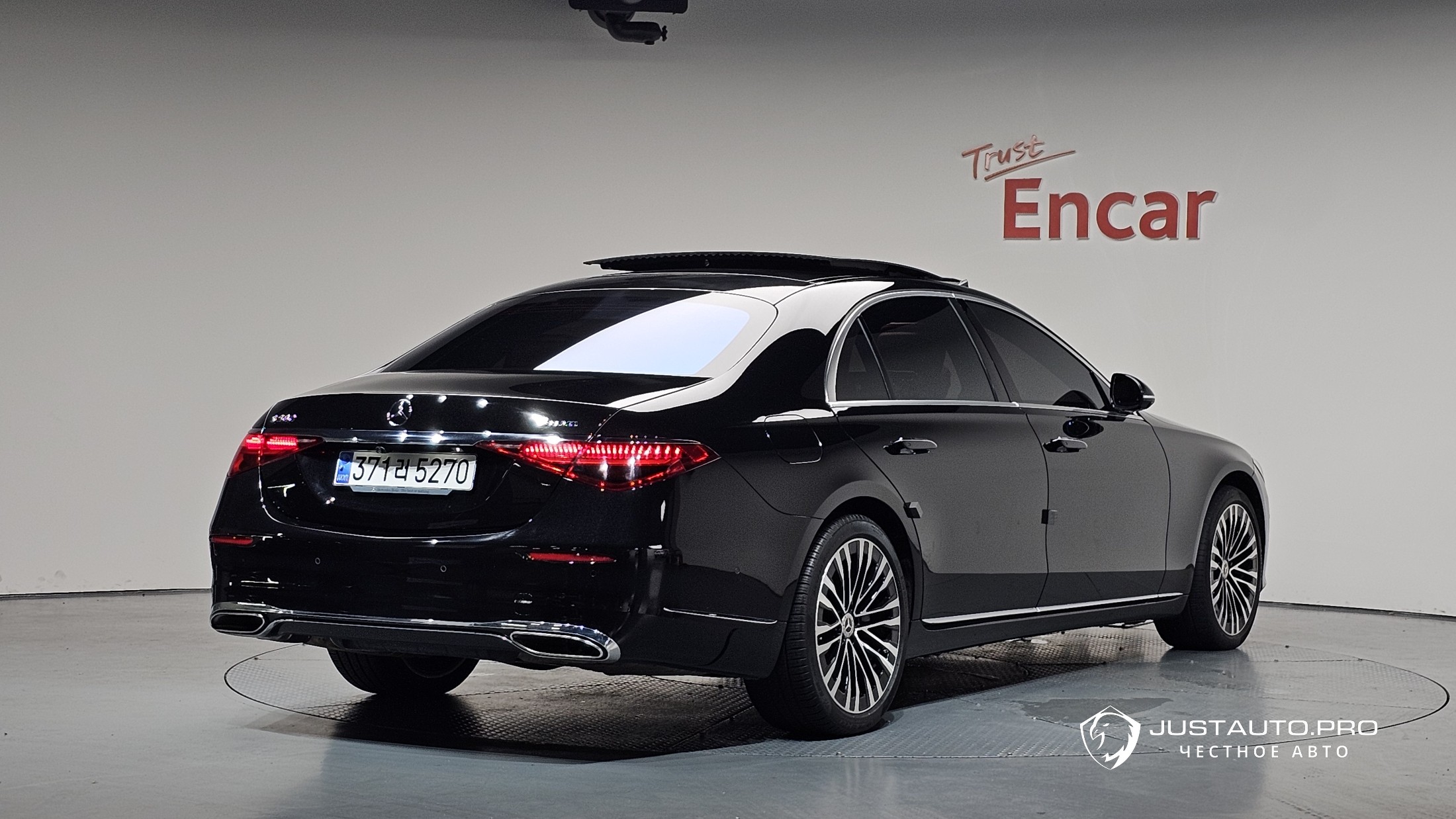 Автомобиль Mercedes-Benz S-Class