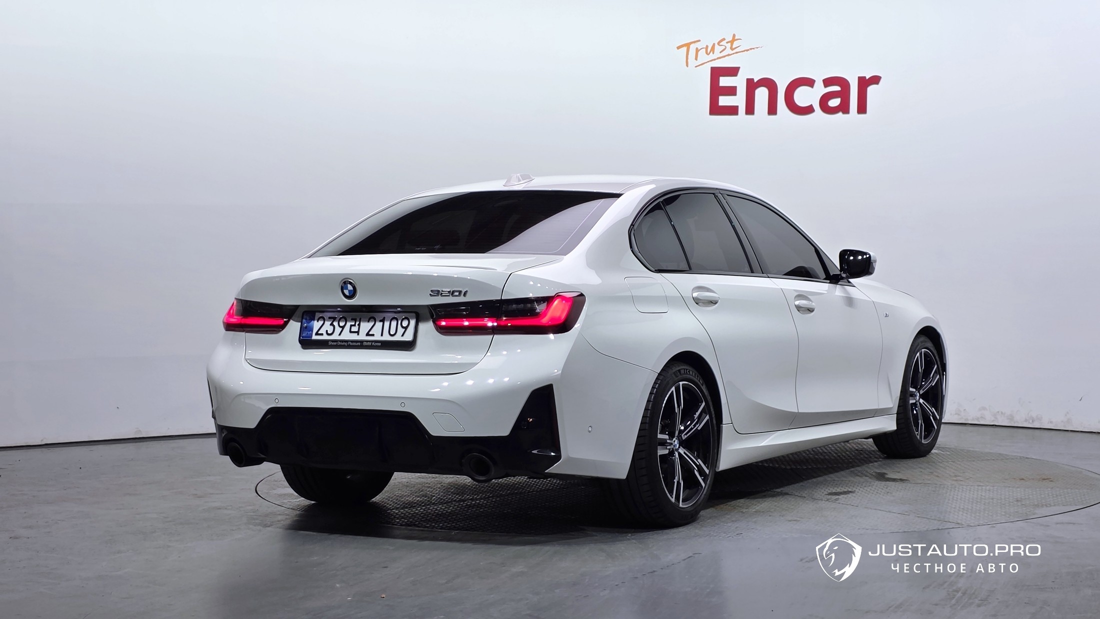 Автомобиль BMW 3-Series