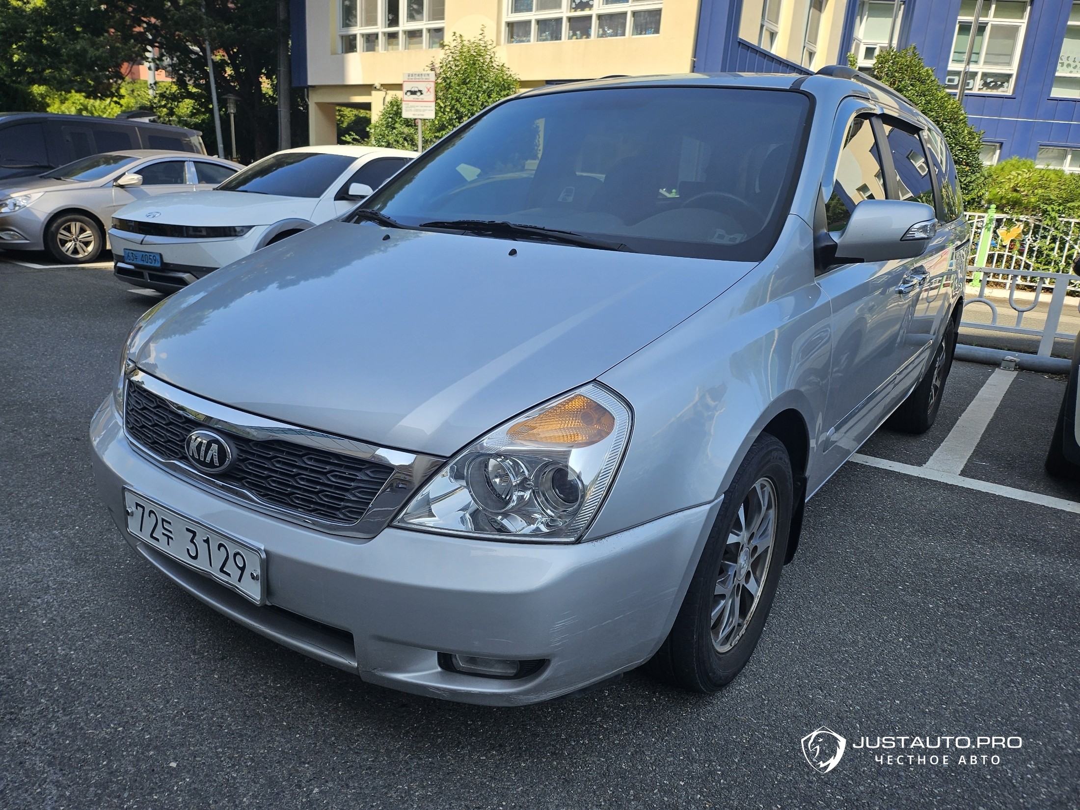 Автомобиль Kia Canival