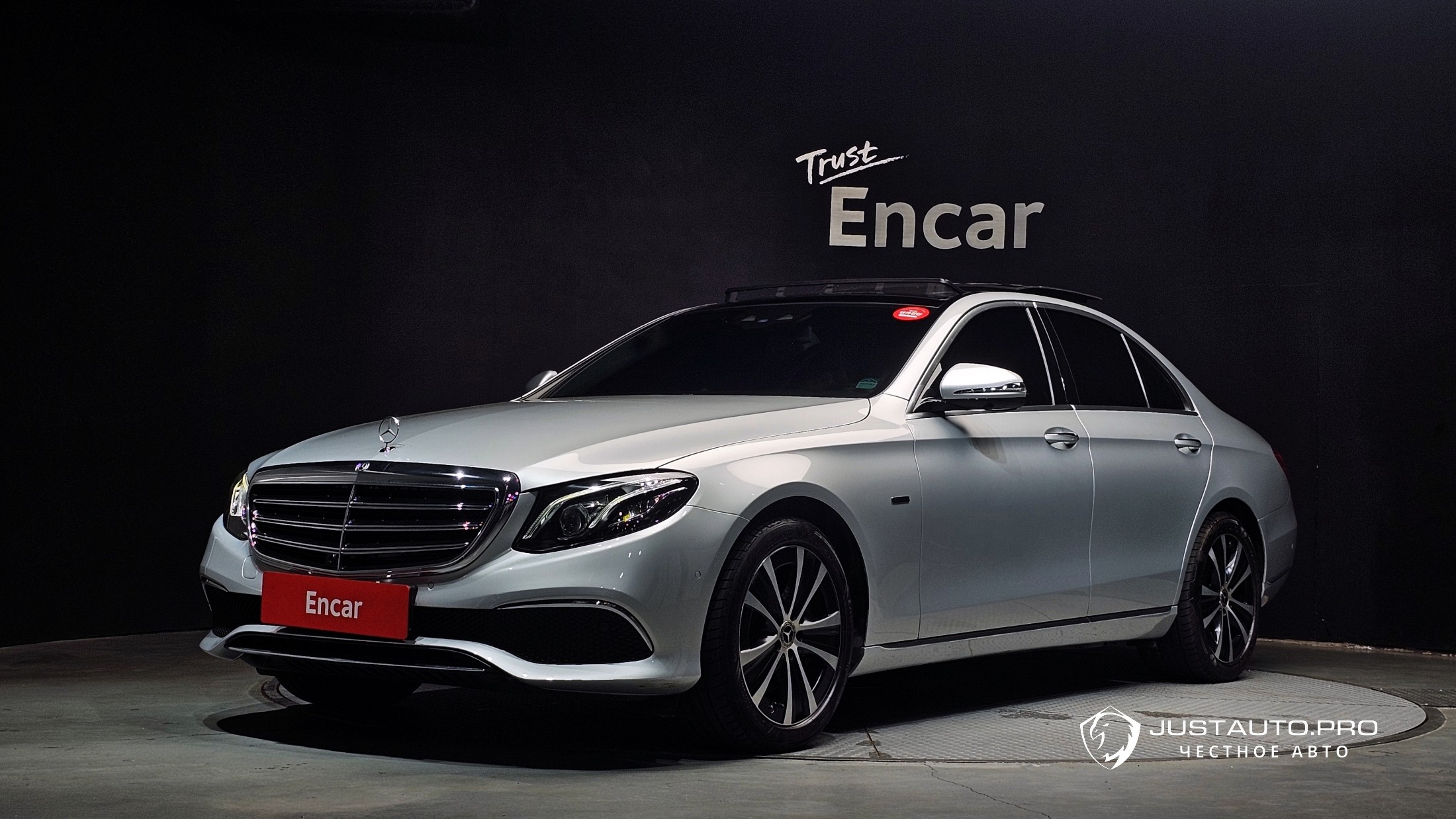 Автомобиль Mercedes-Benz E-Class