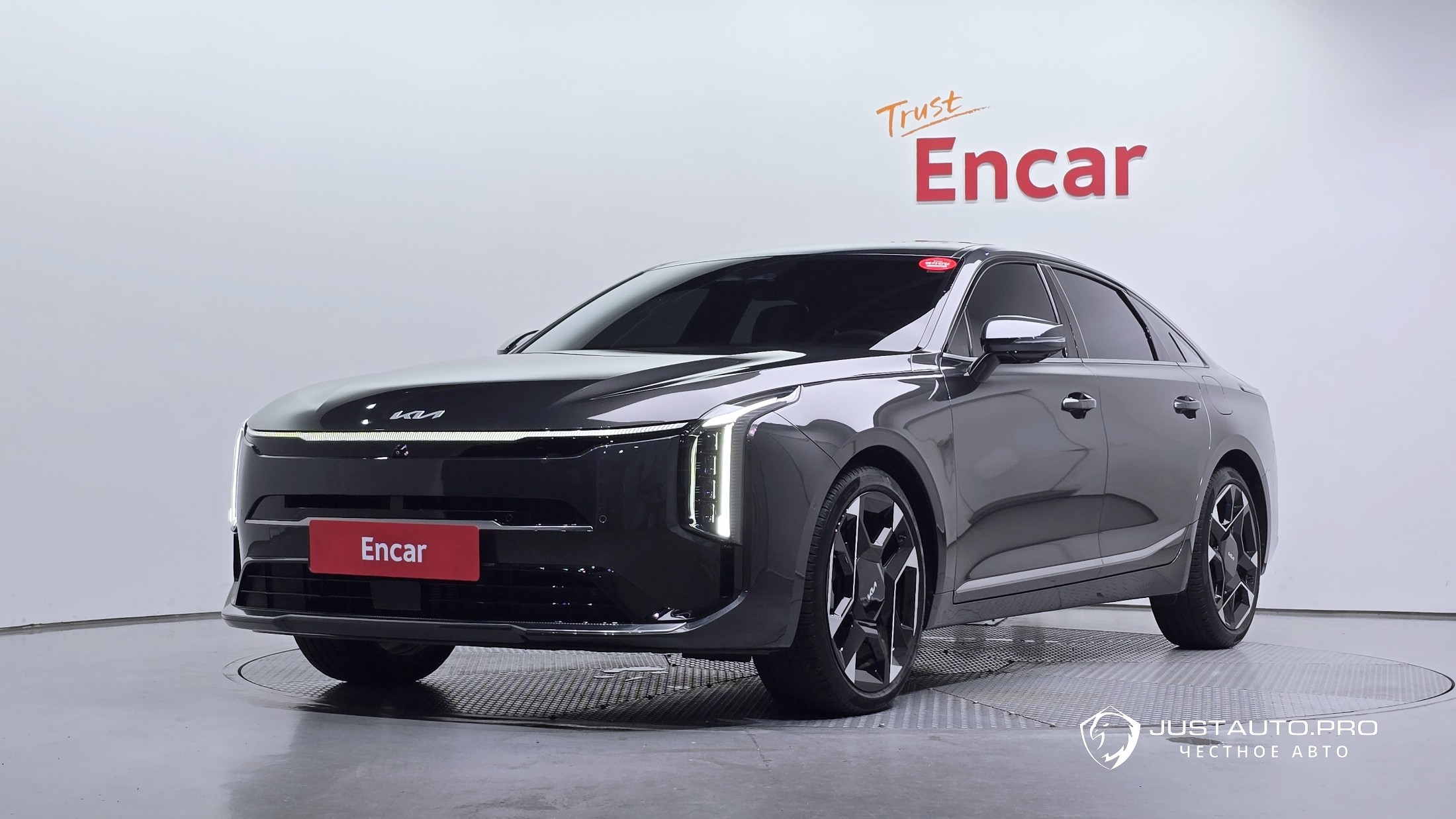 Автомобиль Kia K8