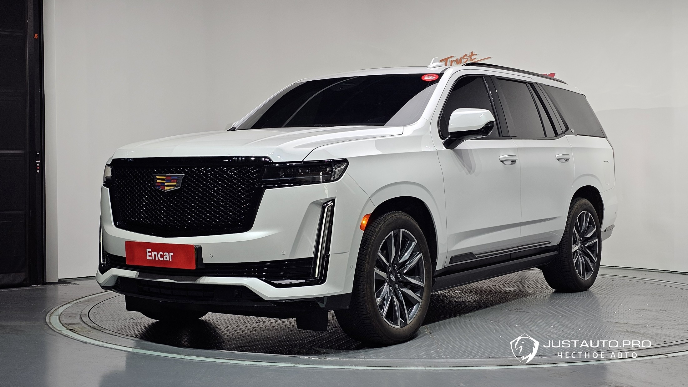 Автомобиль Cadillac Escalade