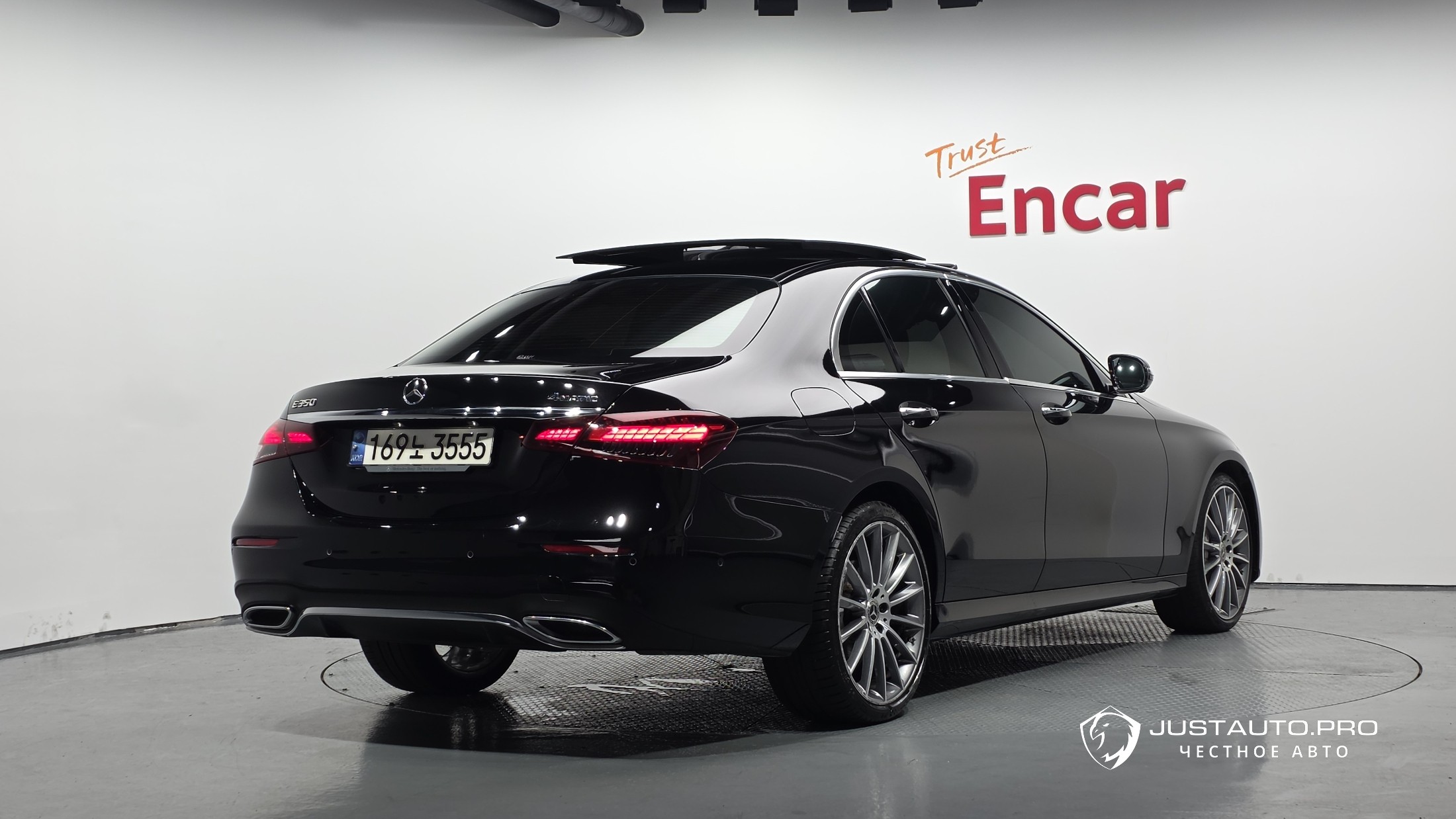 Автомобиль Mercedes-Benz E-Class