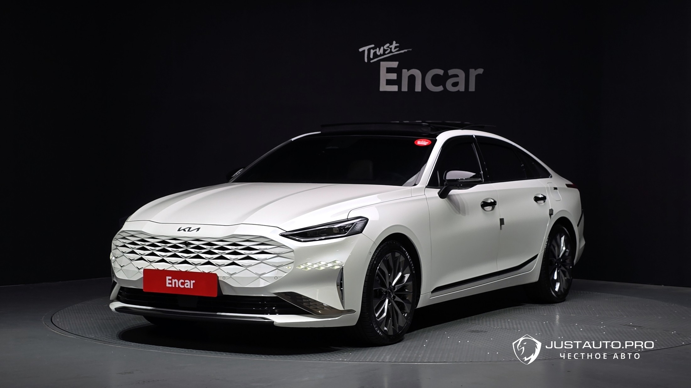 Автомобиль Kia K8