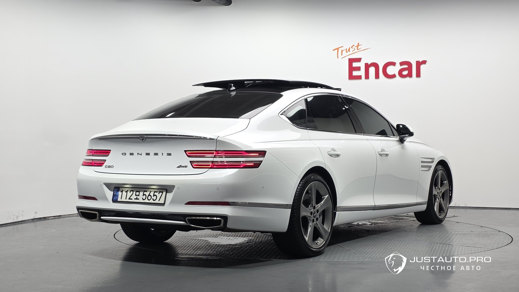Автомобиль Genesis G80