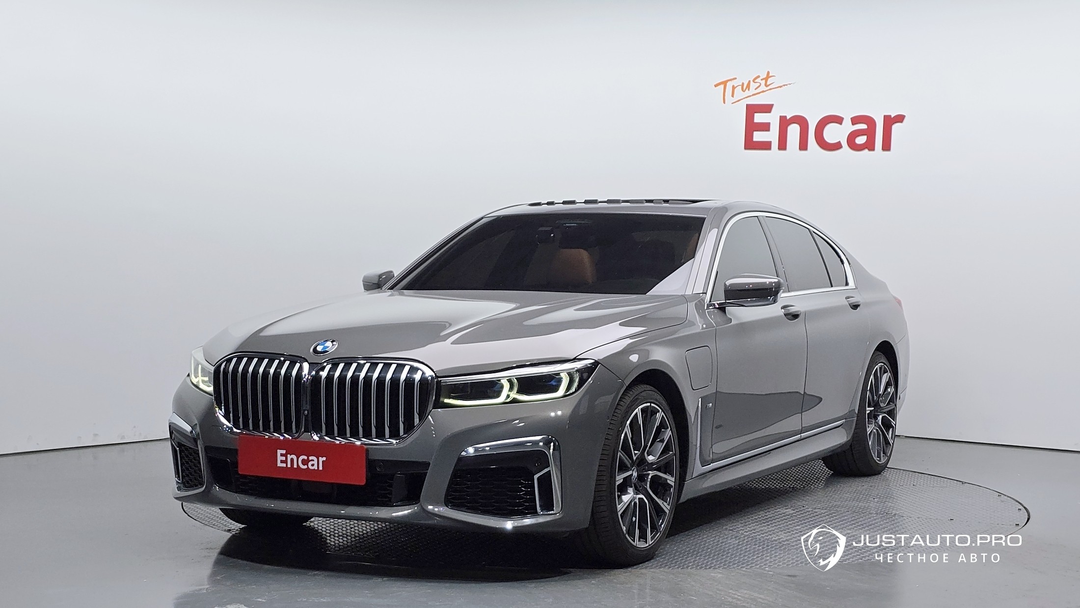 Автомобиль BMW 7-Series