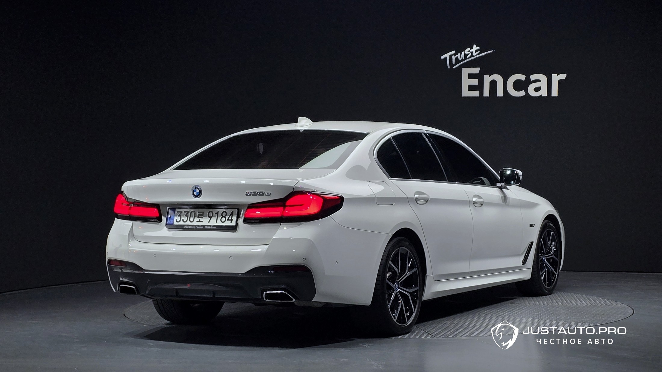 Автомобиль BMW 5-Series