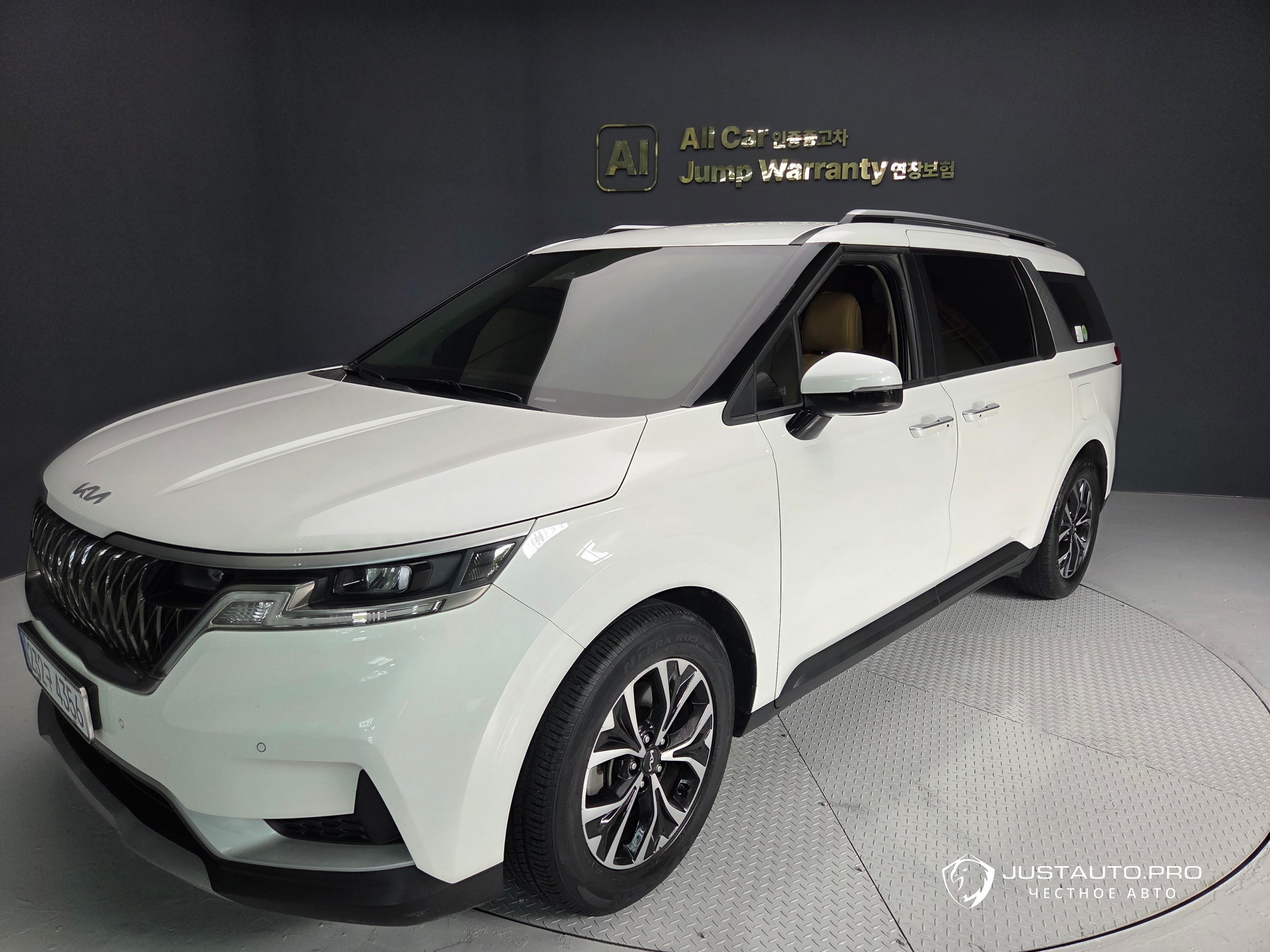 Автомобиль Kia Canival