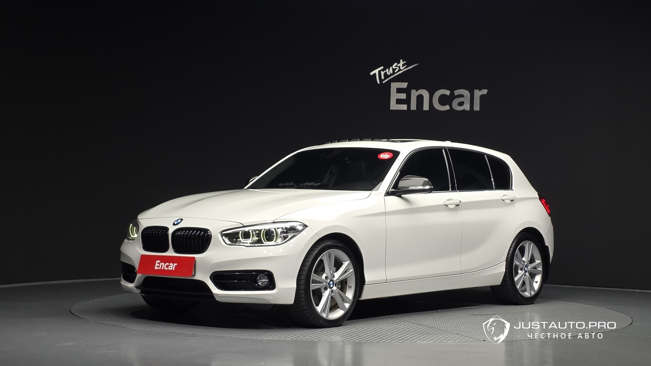 Автомобиль BMW 1-Series