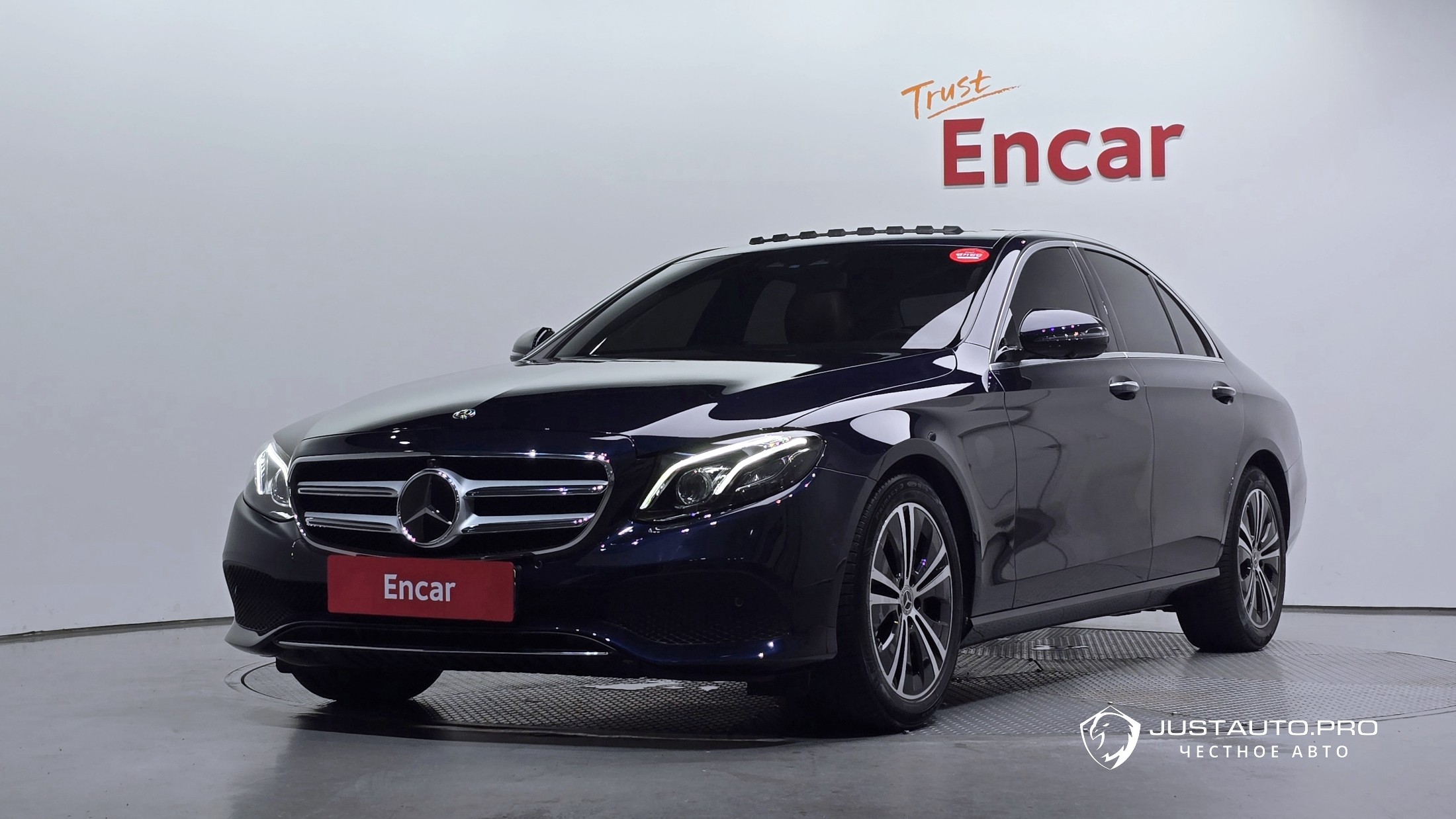 Автомобиль Mercedes-Benz E-Class