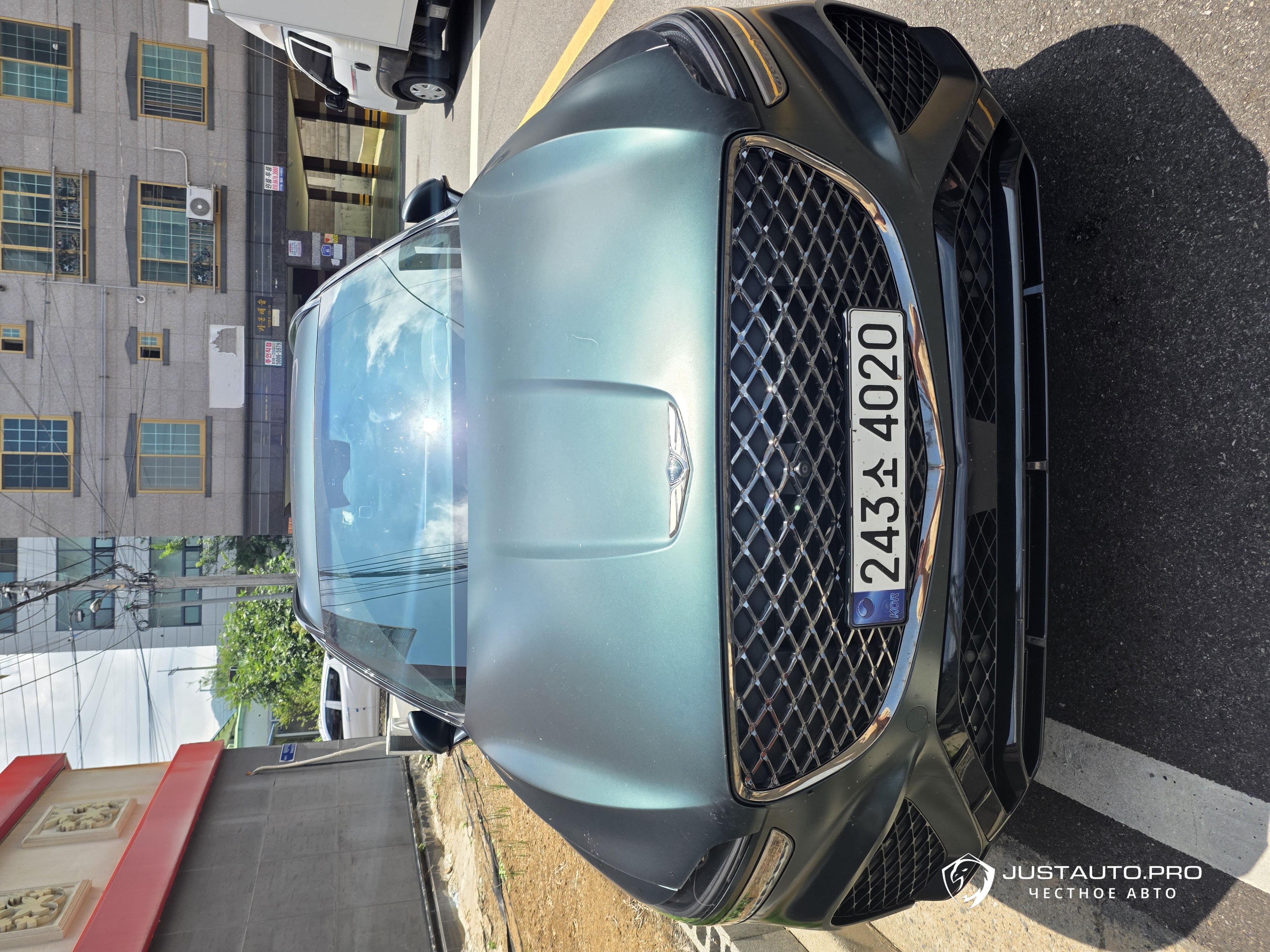 Автомобиль Genesis GV70