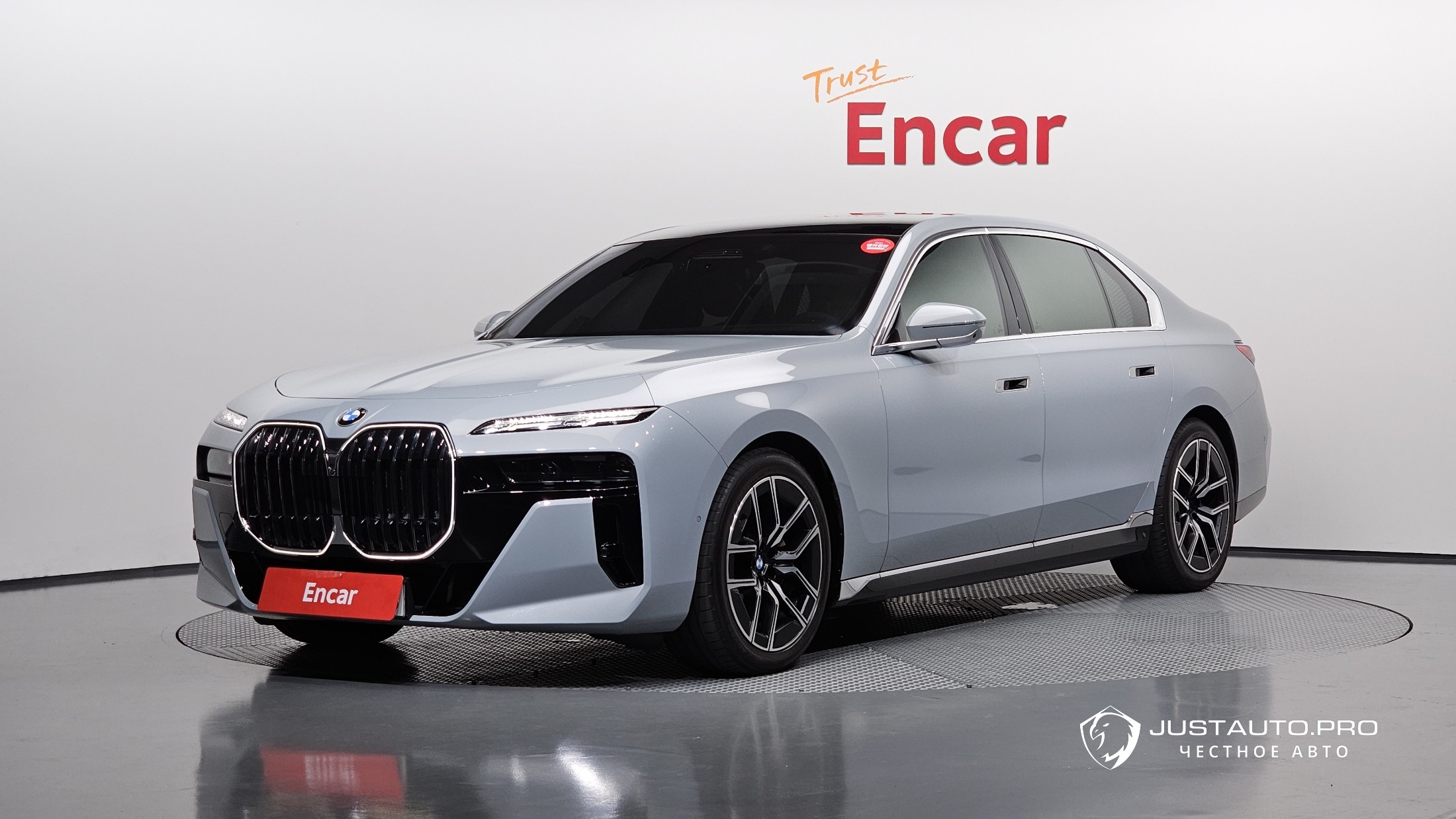 Автомобиль BMW 7-Series