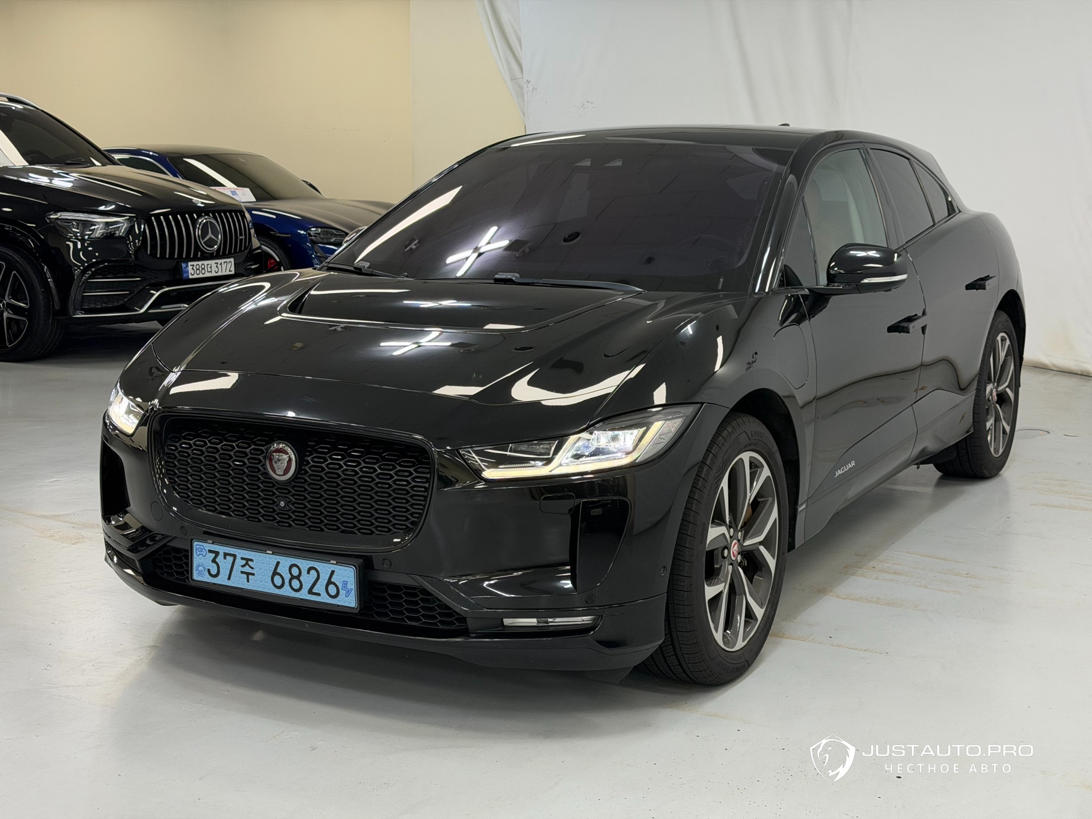 Автомобиль Jaguar I-PACE