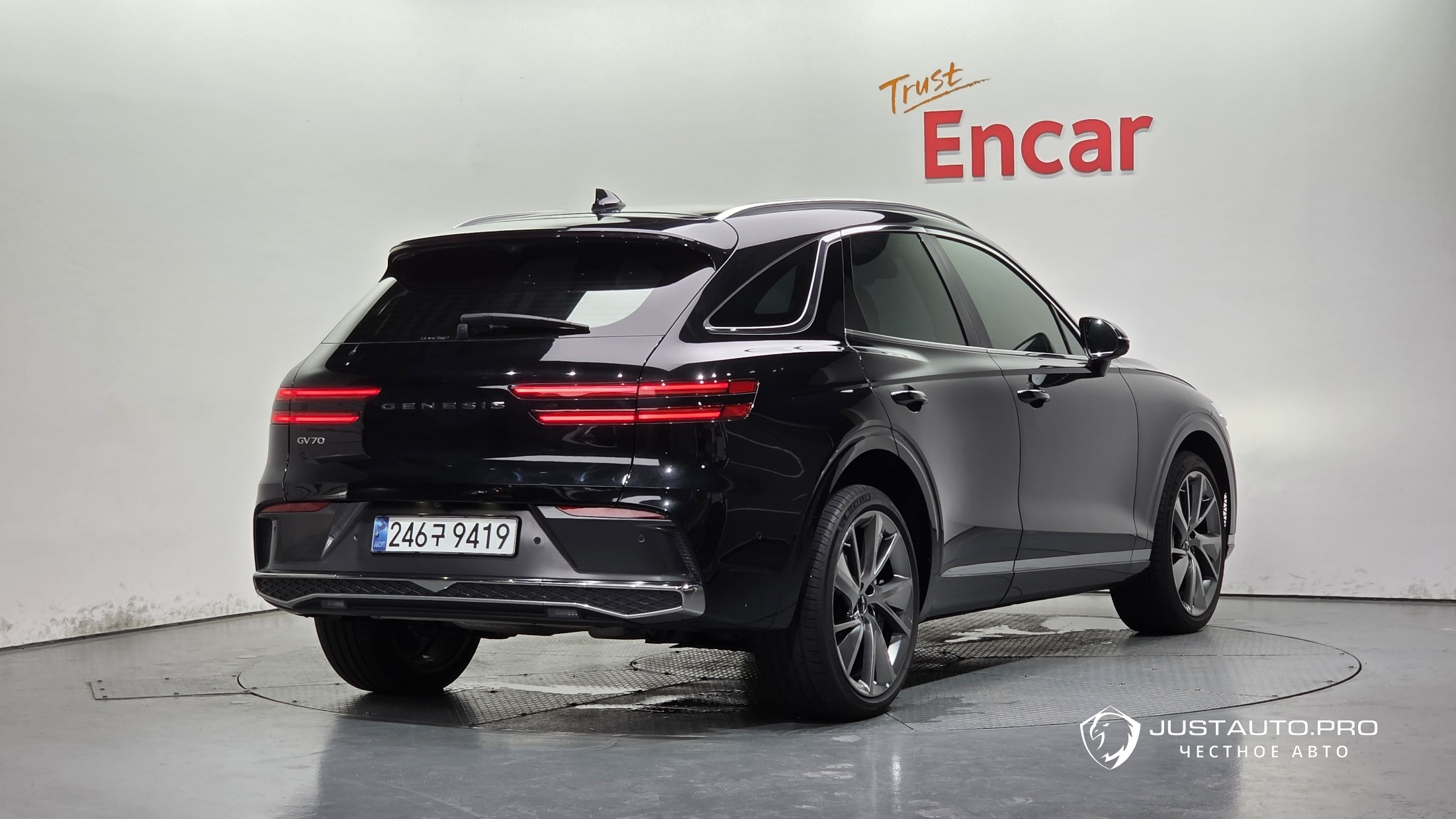 Автомобиль Genesis GV70