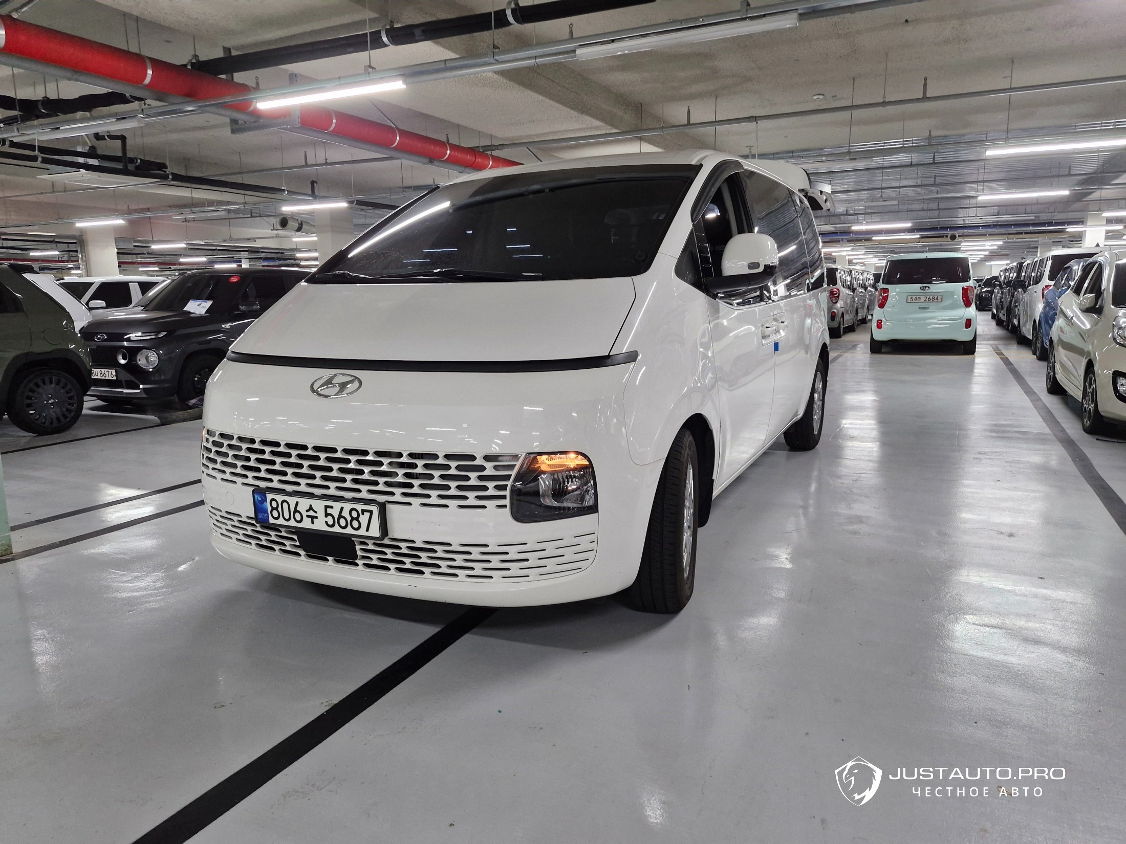 Автомобиль Hyundai Staria