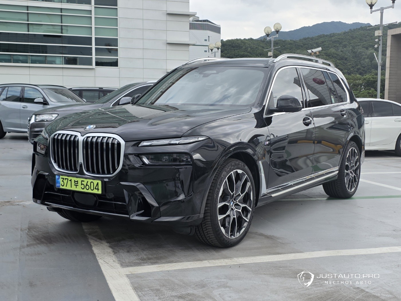 Автомобиль BMW X7