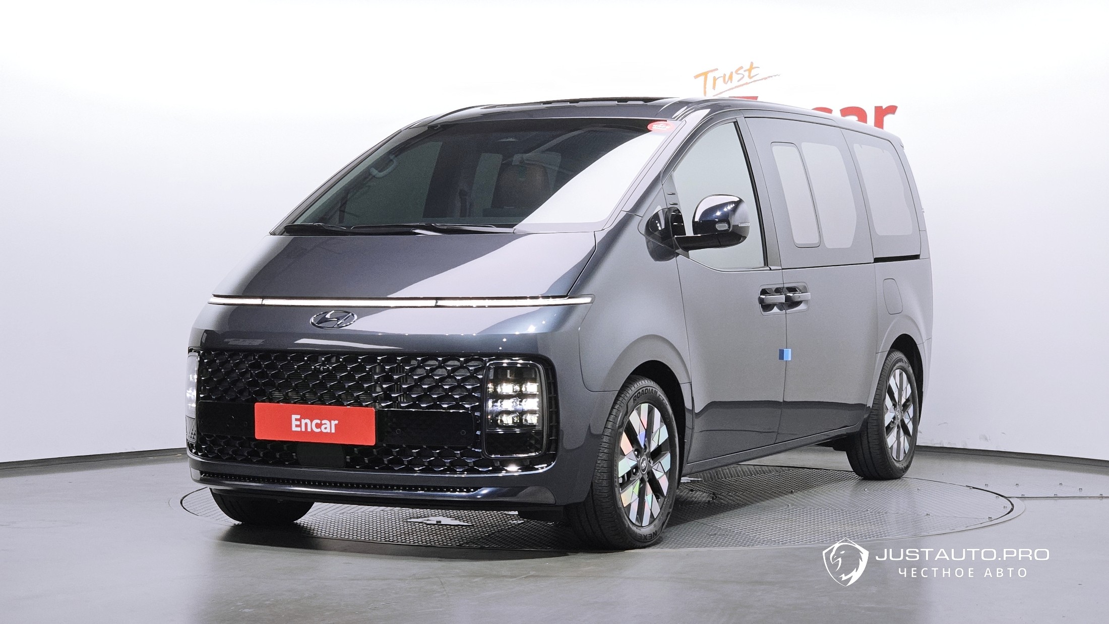 Автомобиль Hyundai Staria