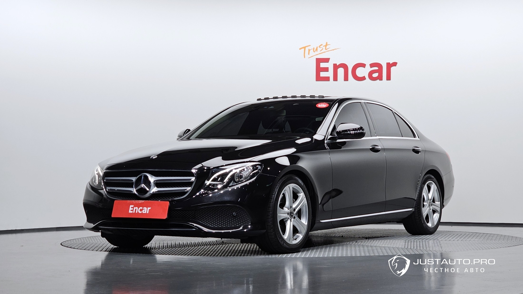 Автомобиль Mercedes-Benz E-Class