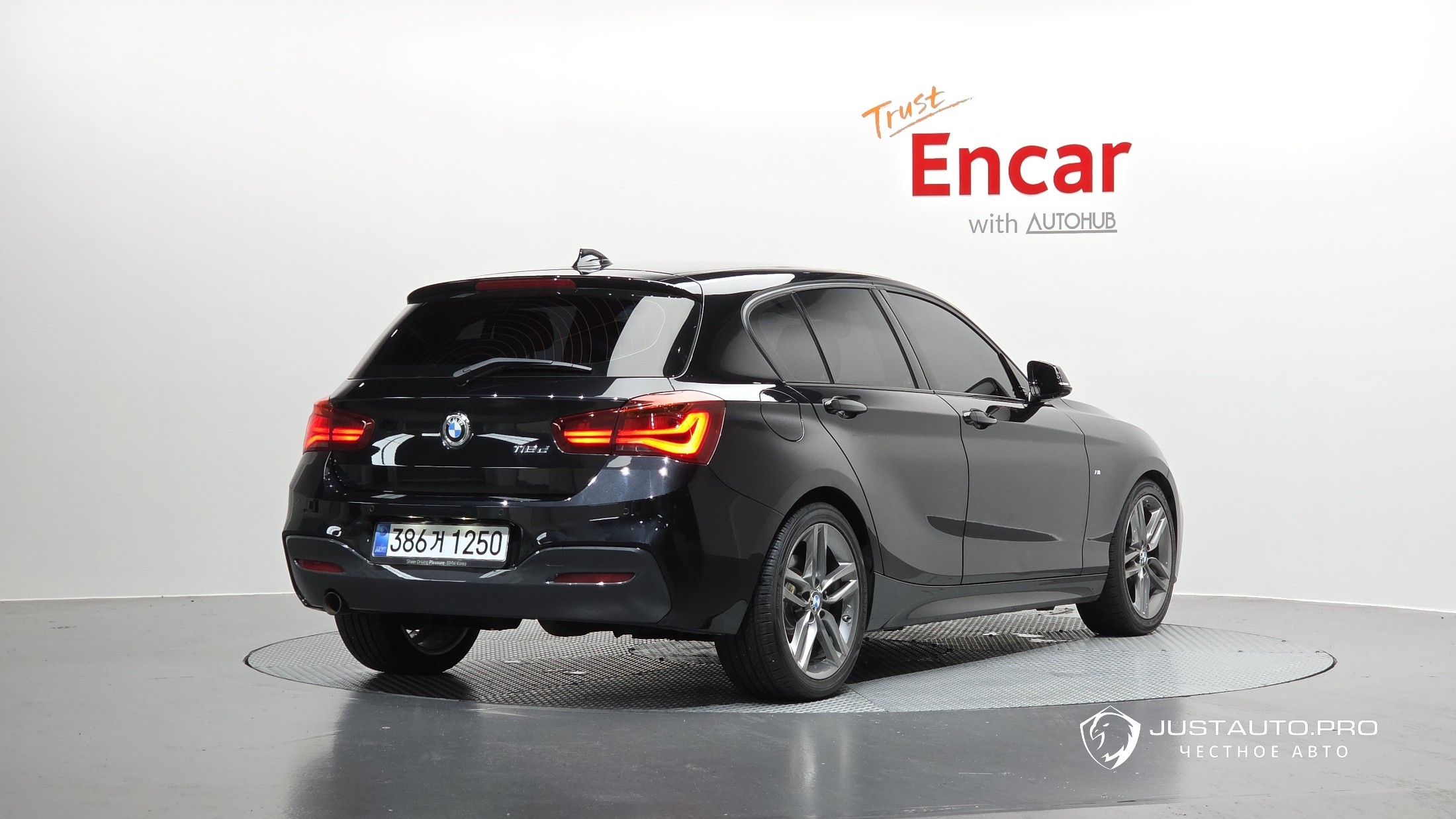 Автомобиль BMW 1-Series