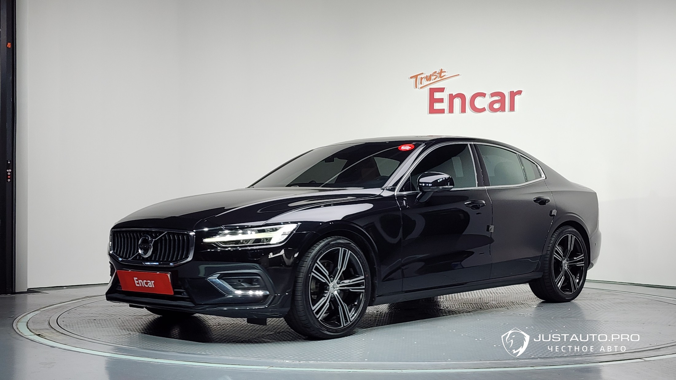 Автомобиль Volvo S60