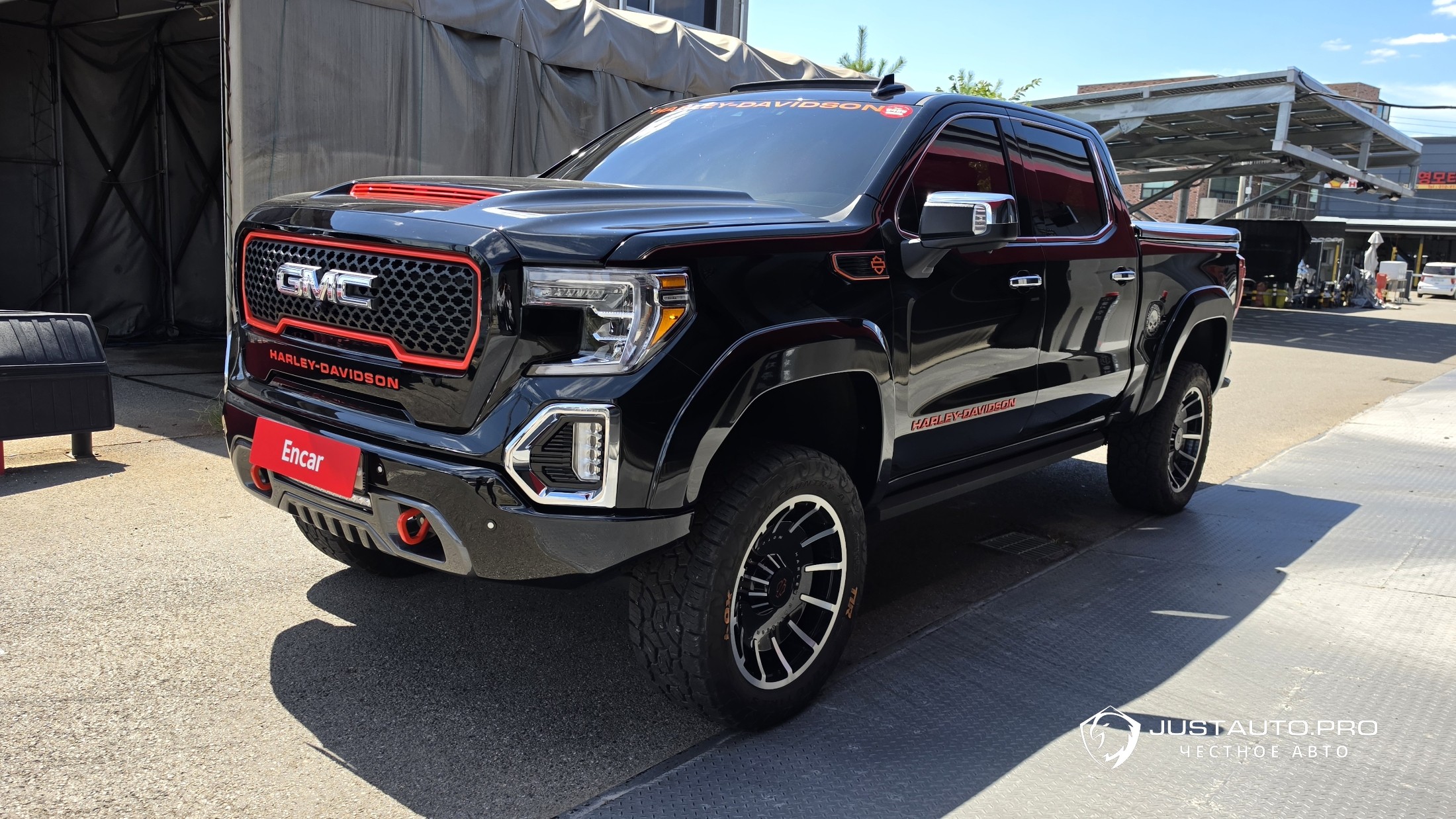 Автомобиль GMC Sierra